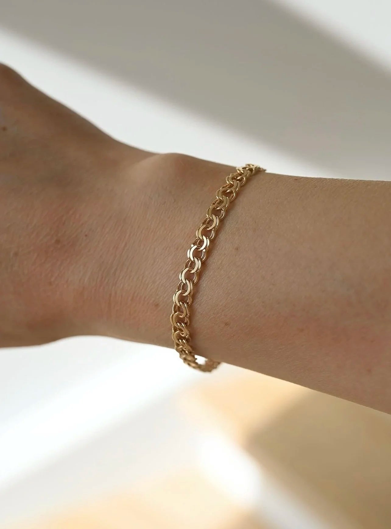 The Prettiest Of Them All Vintage Bracelet w Heart Charm 18K Gold Mid 1900s