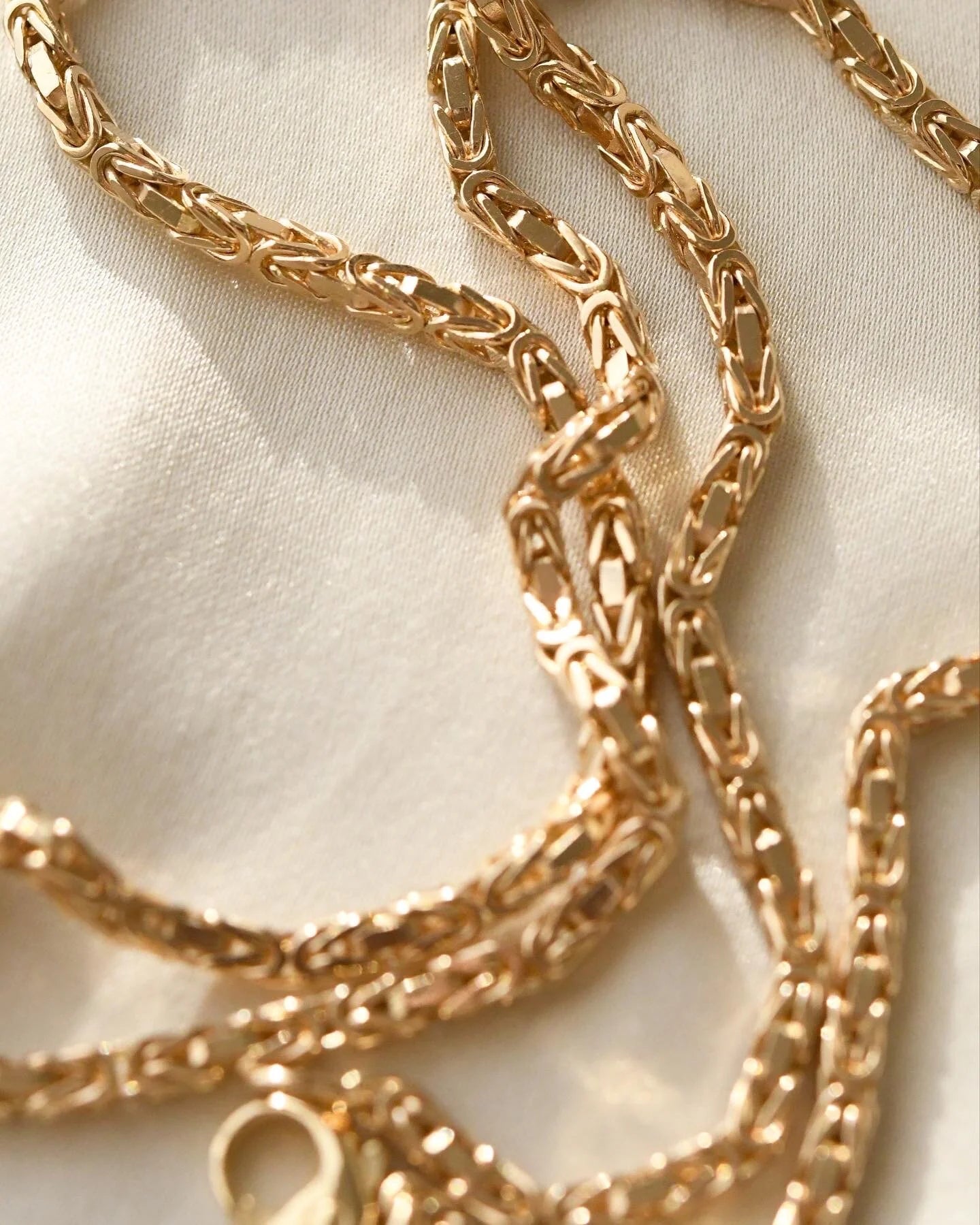 Glowing Byzantine Chain 14K Gold