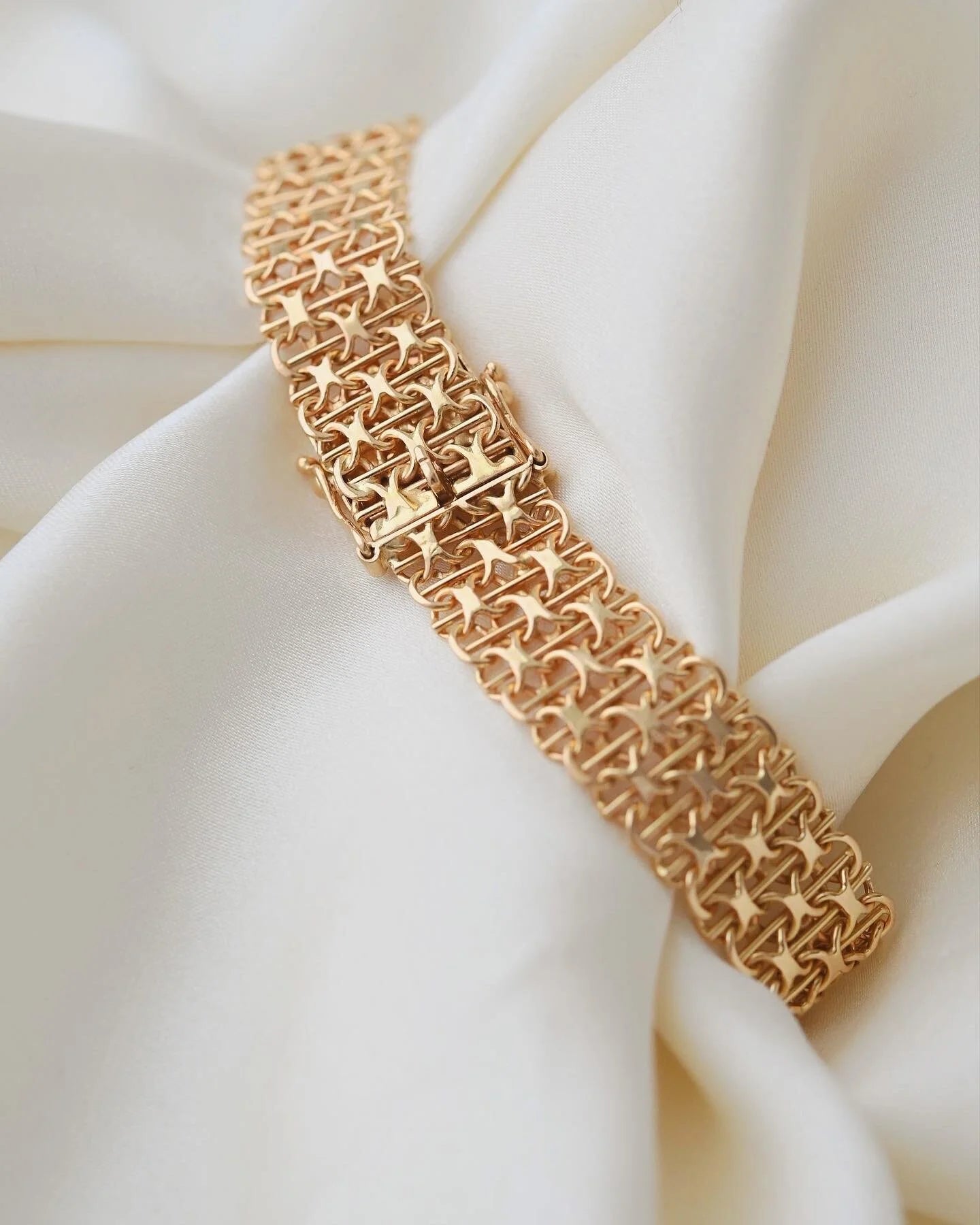 Beautiful Swedish Star Link Bracelet 18K Gold 1969