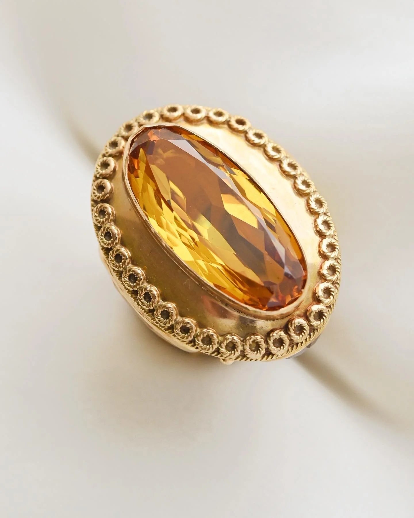 Sublime 19 Grams Heavy Extraordinarily Beautiful Antique Fob 18K Gold Beg 1900s