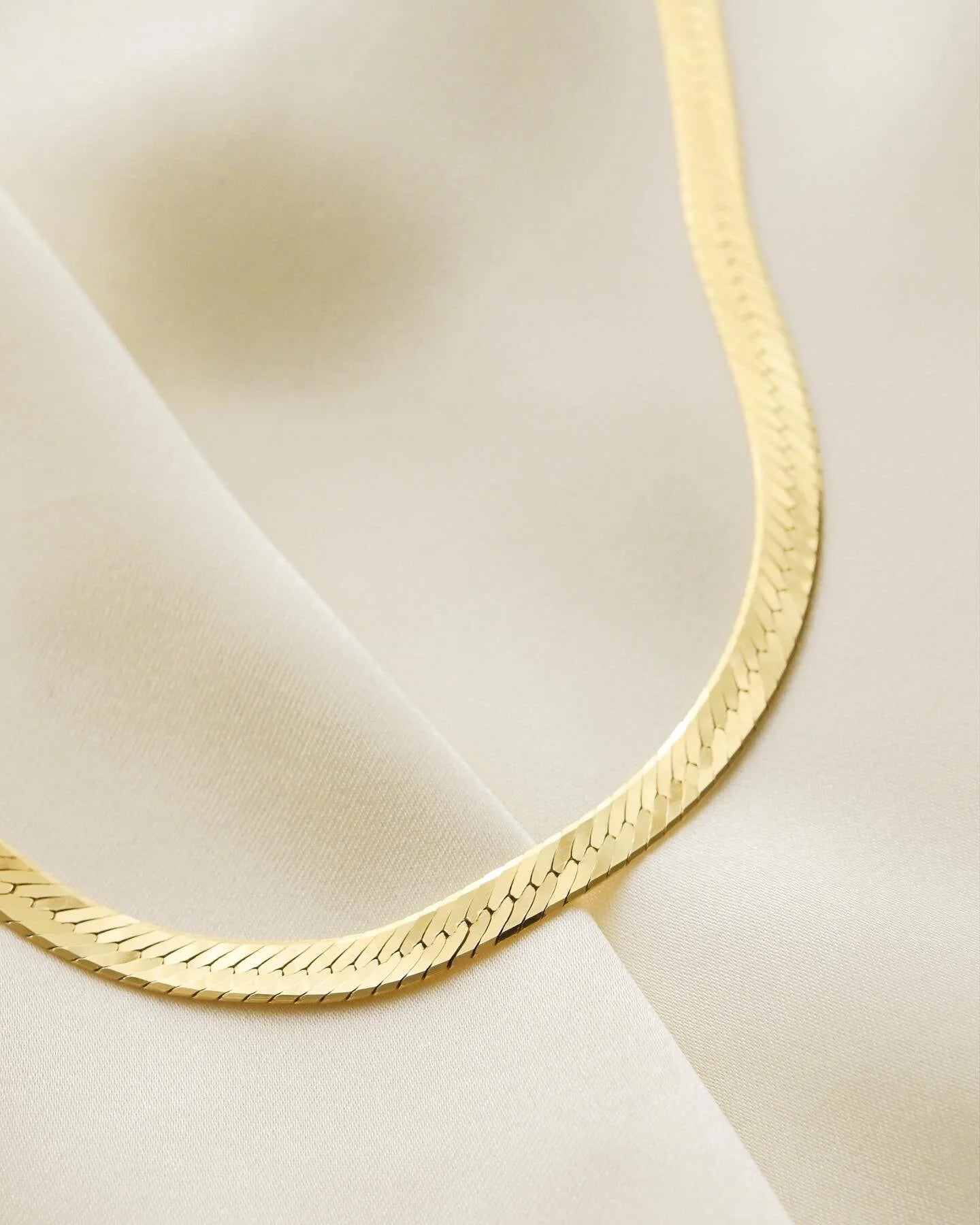 Sexy 15 Grams Italian Vintage Herringbone Necklace 18K Gold