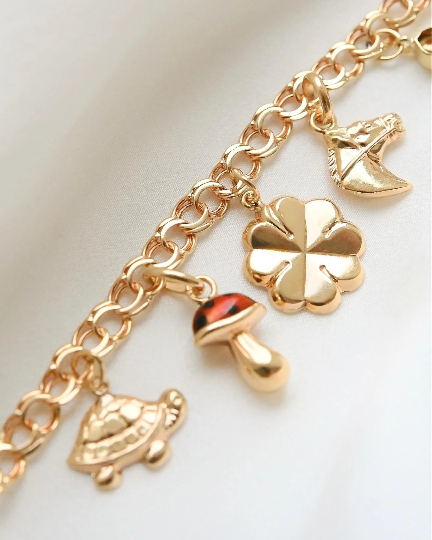 Special Mid Century 10 Charm Bracelet 18K Gold 1959