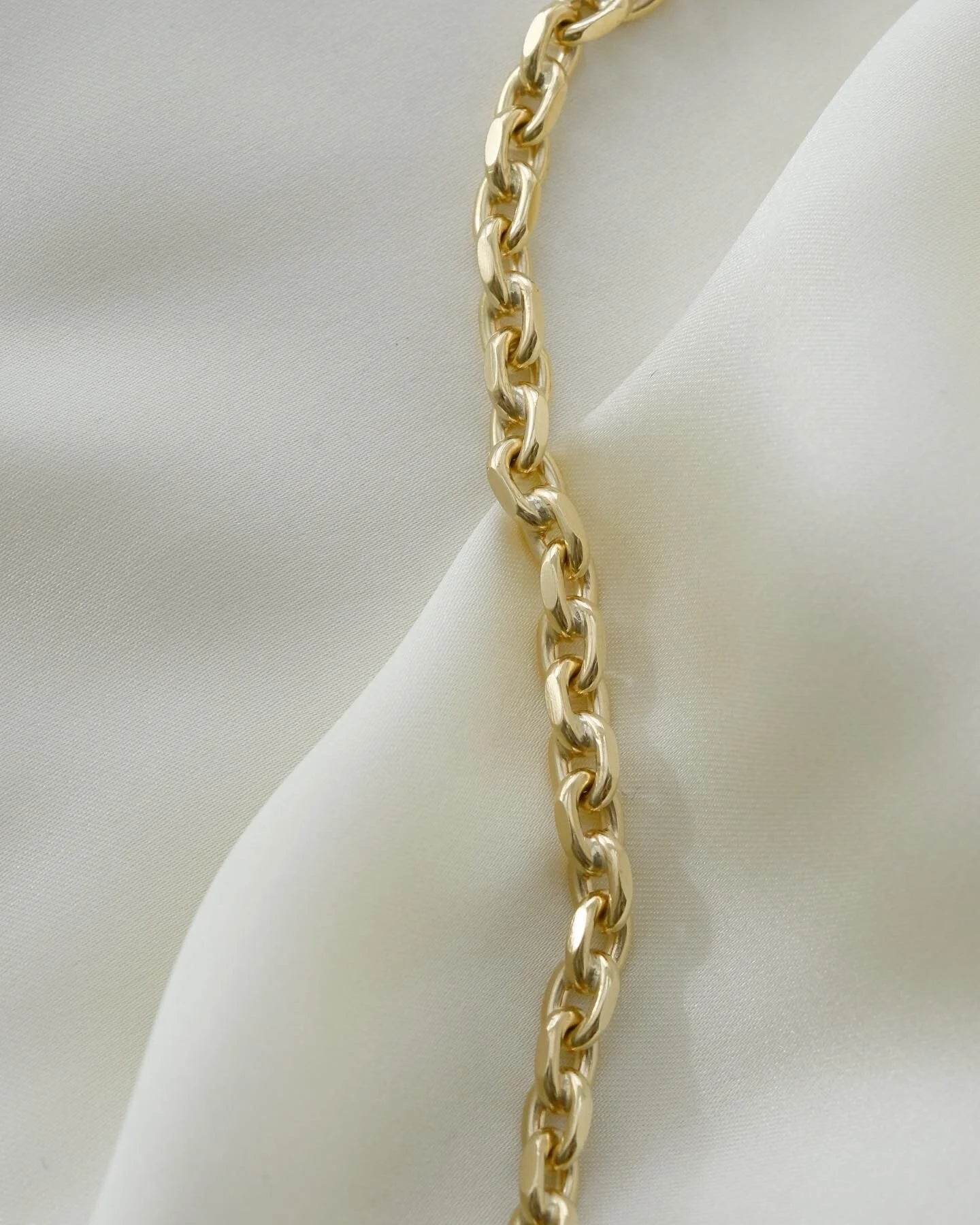Radiant Chunky Vintage Anchor Link 14K Gold