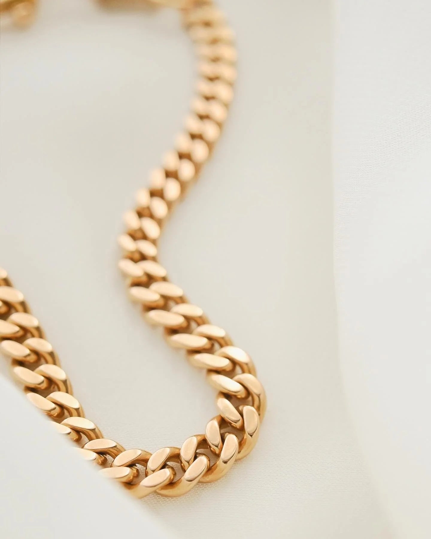 Extraordinary Chunky 23 Grams Antique Watch Chain Bracelet 18K+ Carat Beg. 1900s