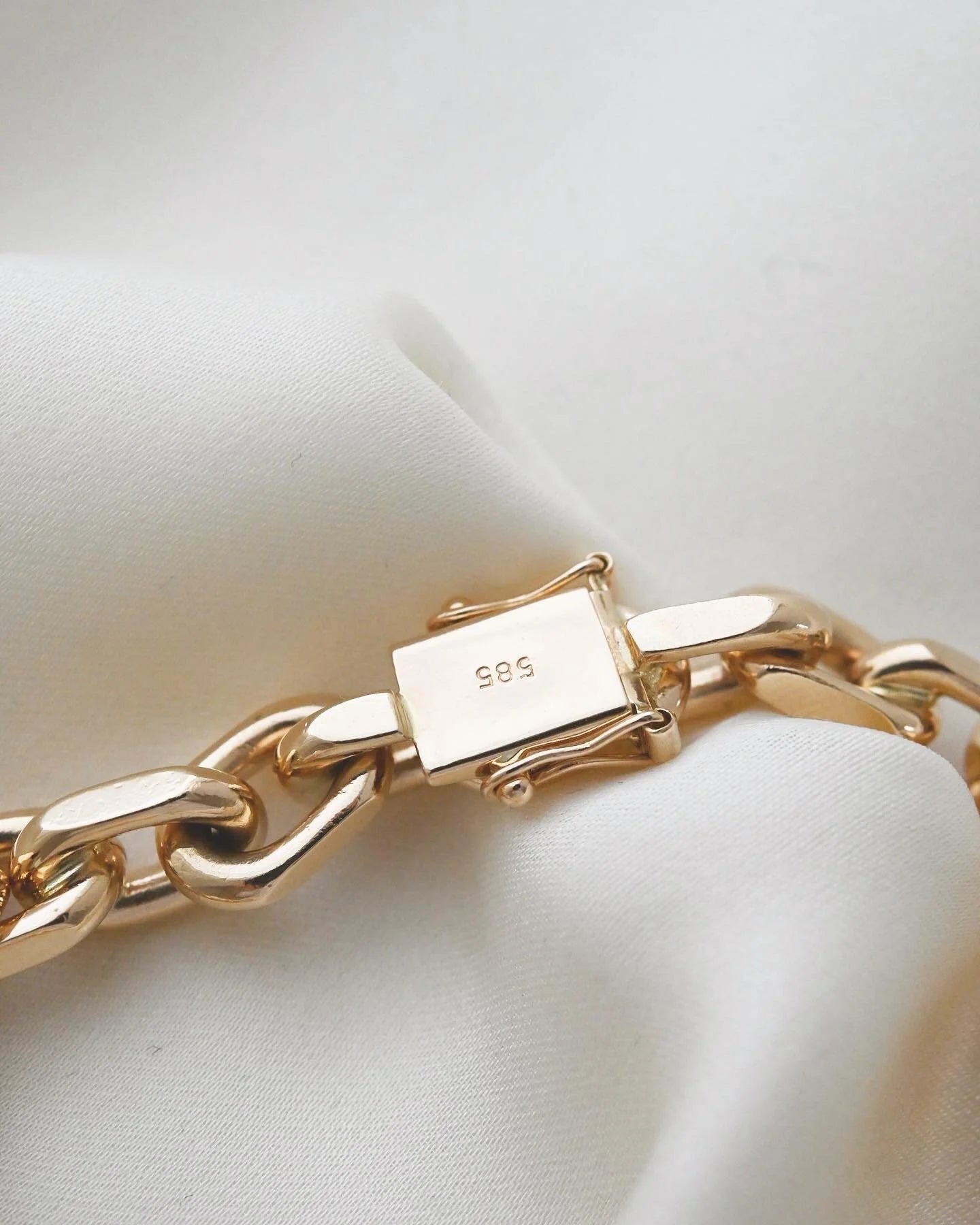6.25 Inches Big Chunky Danish Anchor Link Bracelet 14K Gold