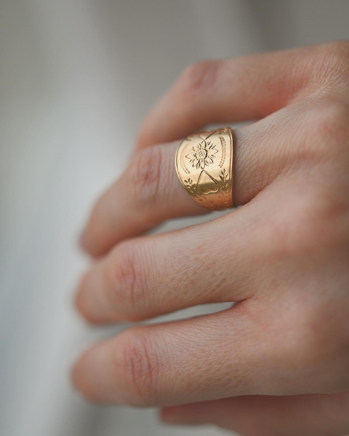 Rare Vintage Cigar Band 18K Gold 1975