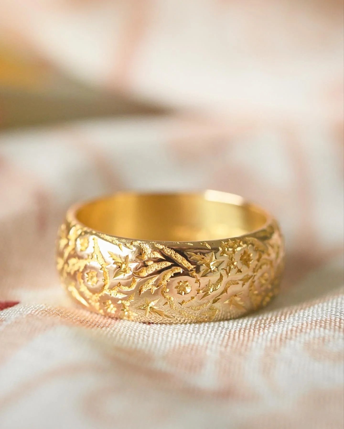 Fabulous Edwardian Wedding Band 18K Gold 1902