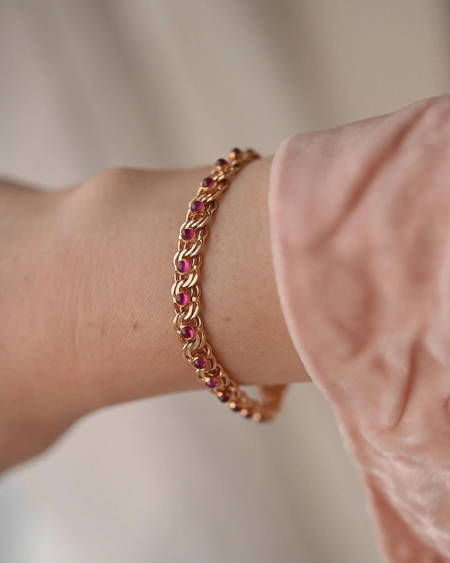 Stunning Special Ruby Cabochon Bracelet 18K Gold 1966
