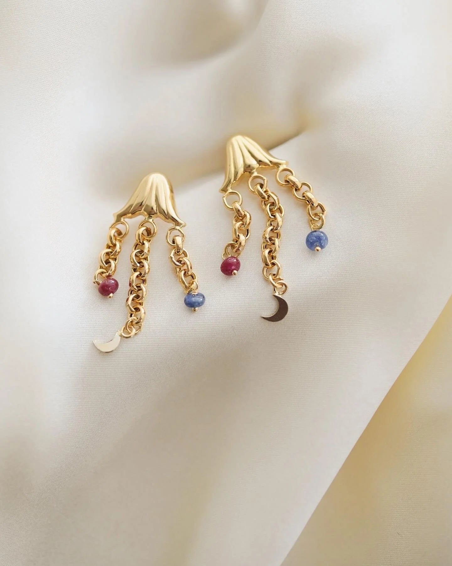 Shipping included! Cute Moon and Sapphire Cascade Earrings 18K Gold