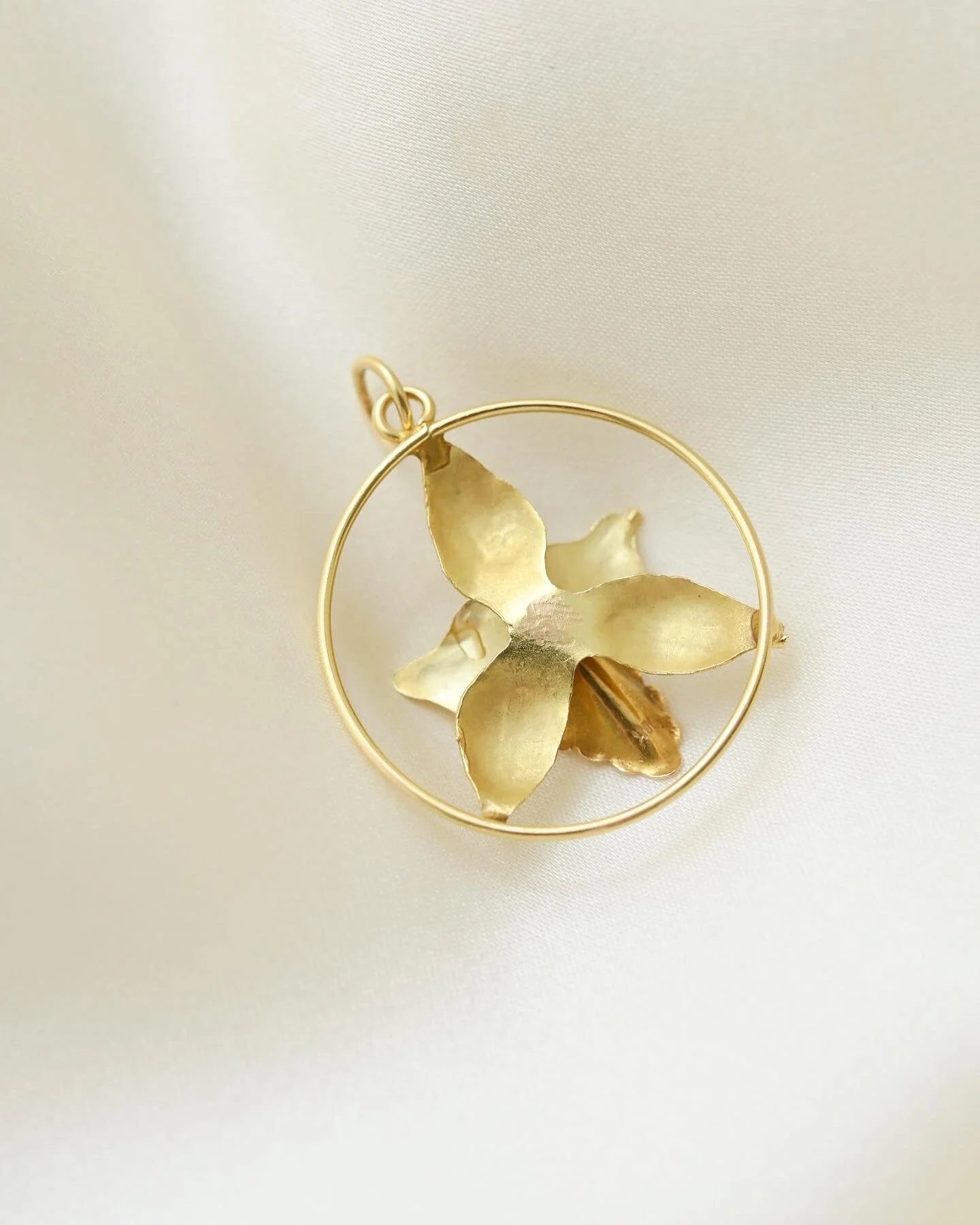 The most Perfect Orchid Pendant 18K Gold