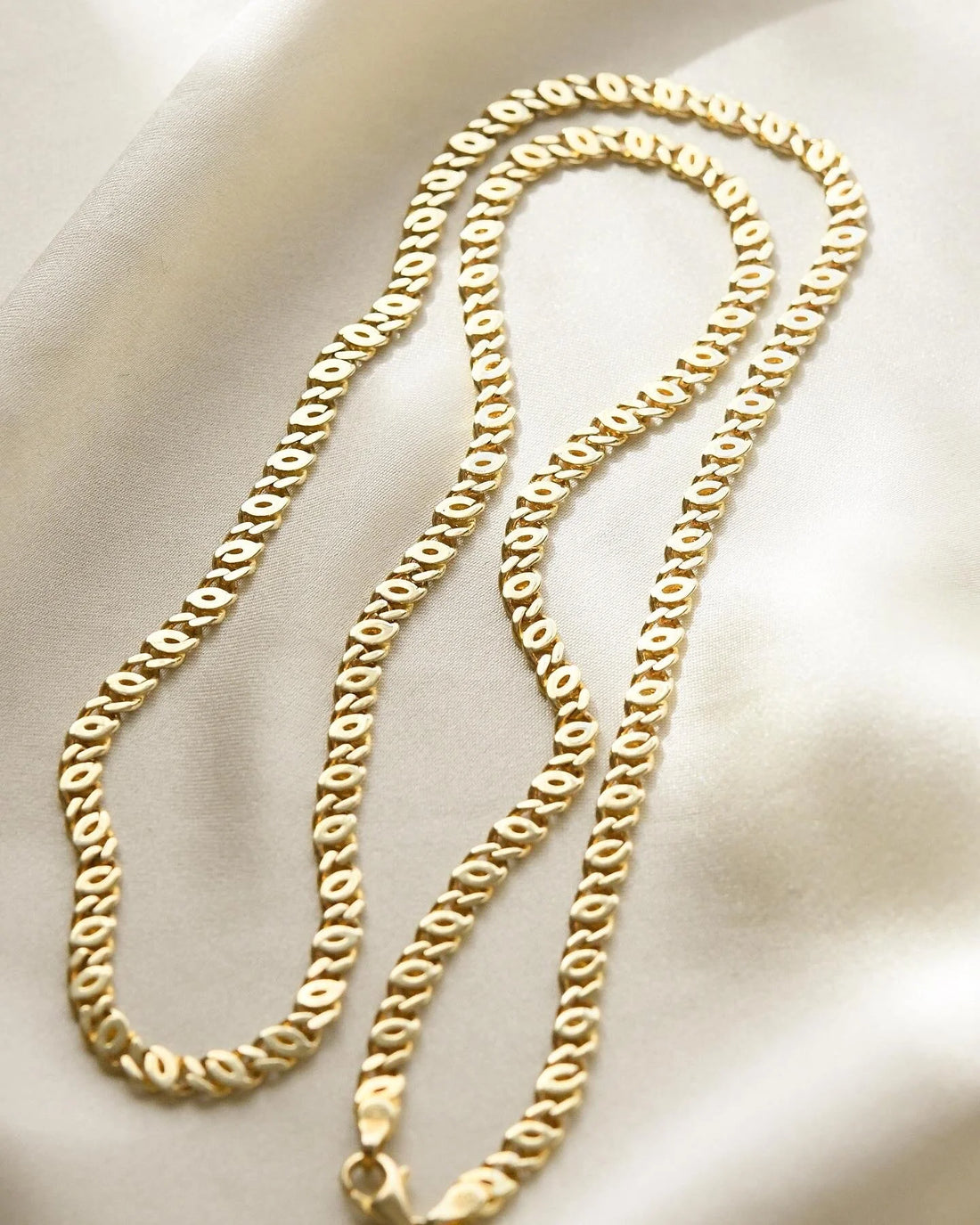 Beautiful Vintage Curb Link with a Twist 14K Gold