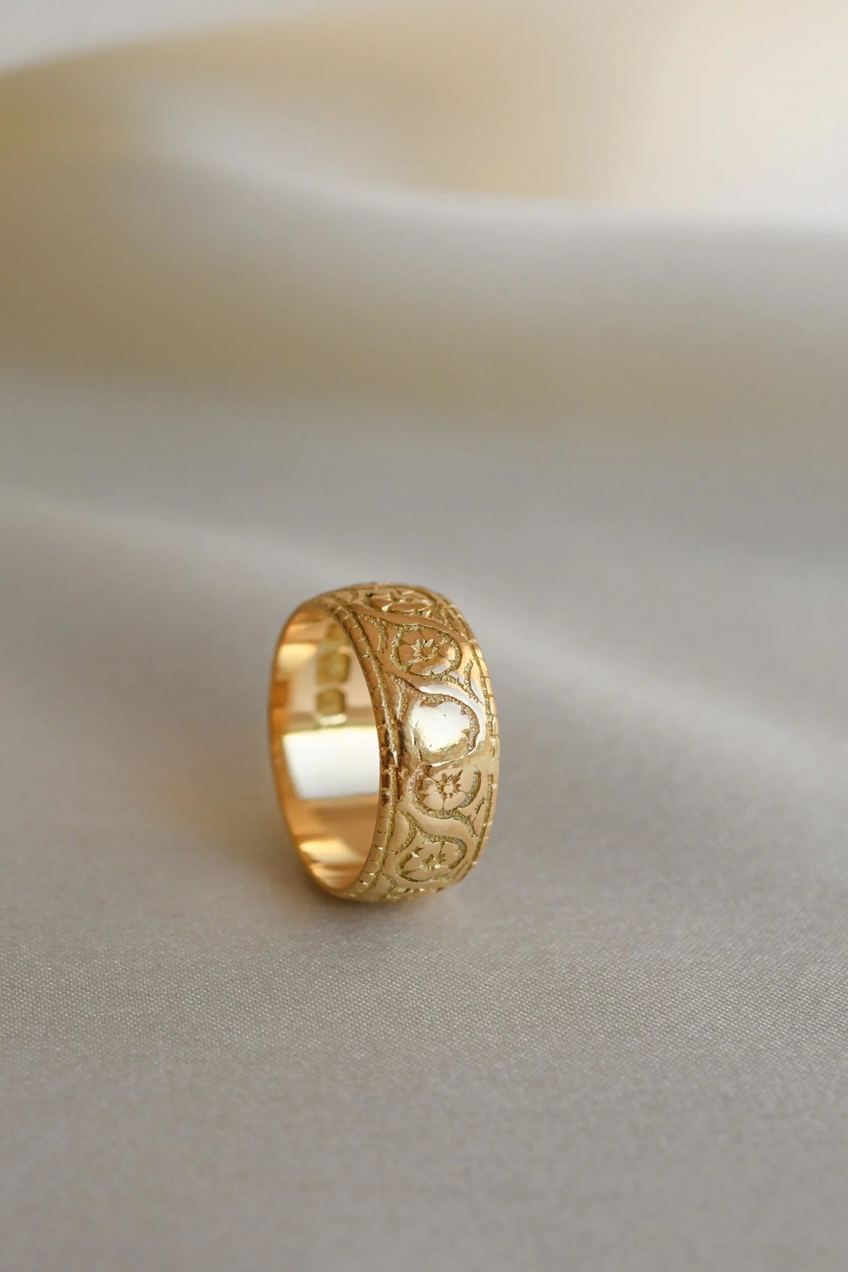 Rare Small Size Edwardian Flower Band 1900 18K Gold