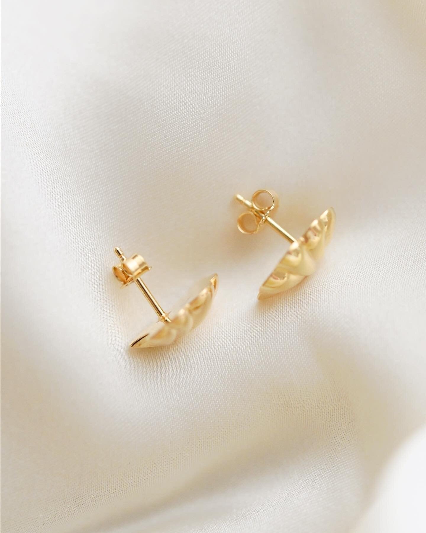 Swedish Vintage She’ll Earrings 18k Gold 1940s