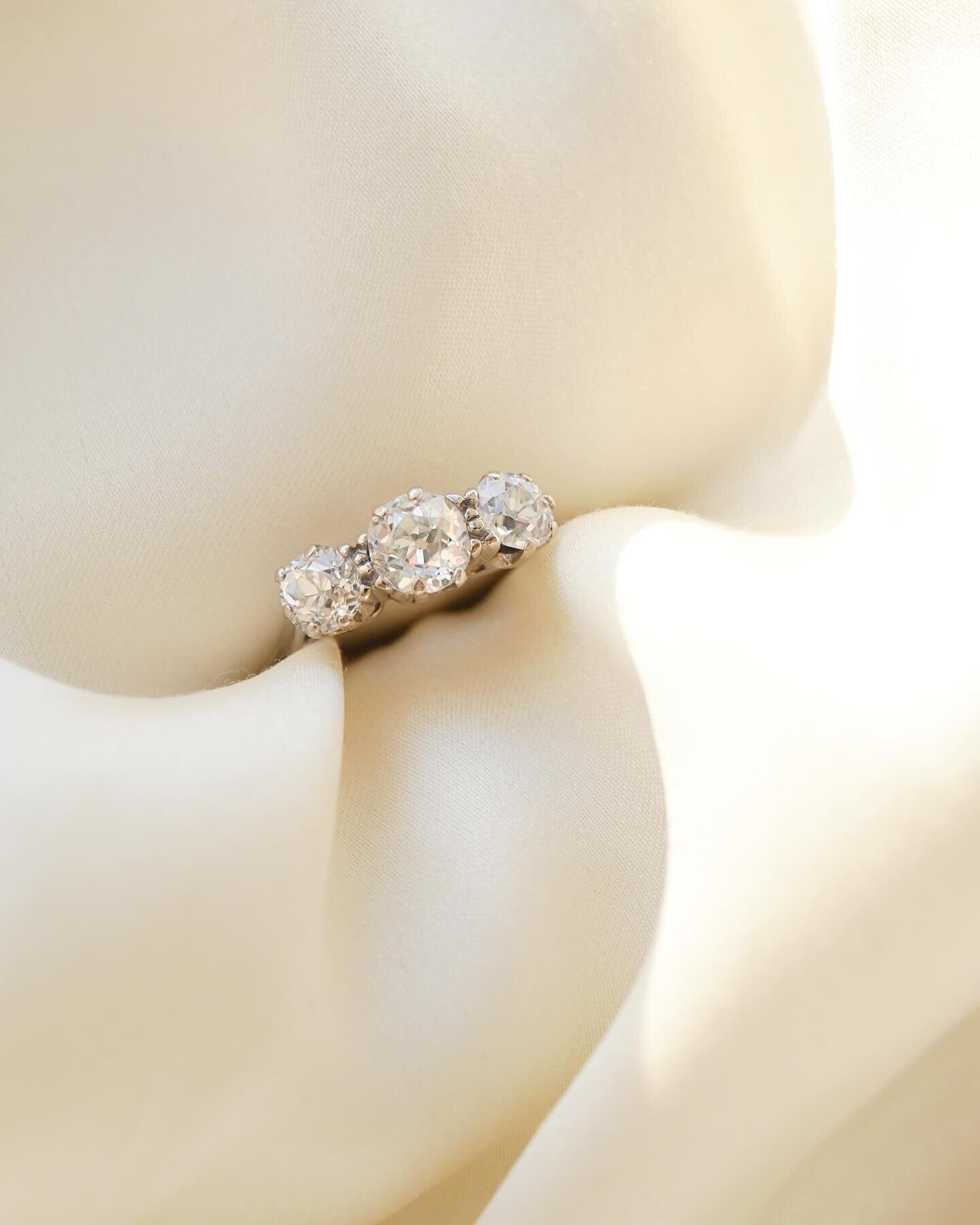 Rare Antique 2 Carats Threestone Old Cut Diamond Ring England 1910s