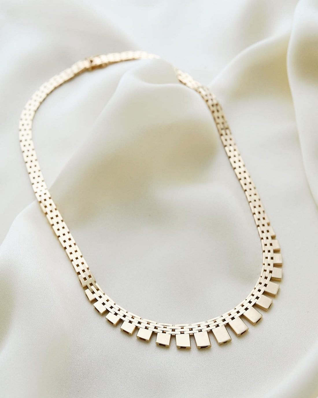 15.15 Inches Graduated Cleopatra Brick Link Necklace 14K Gold 1960
