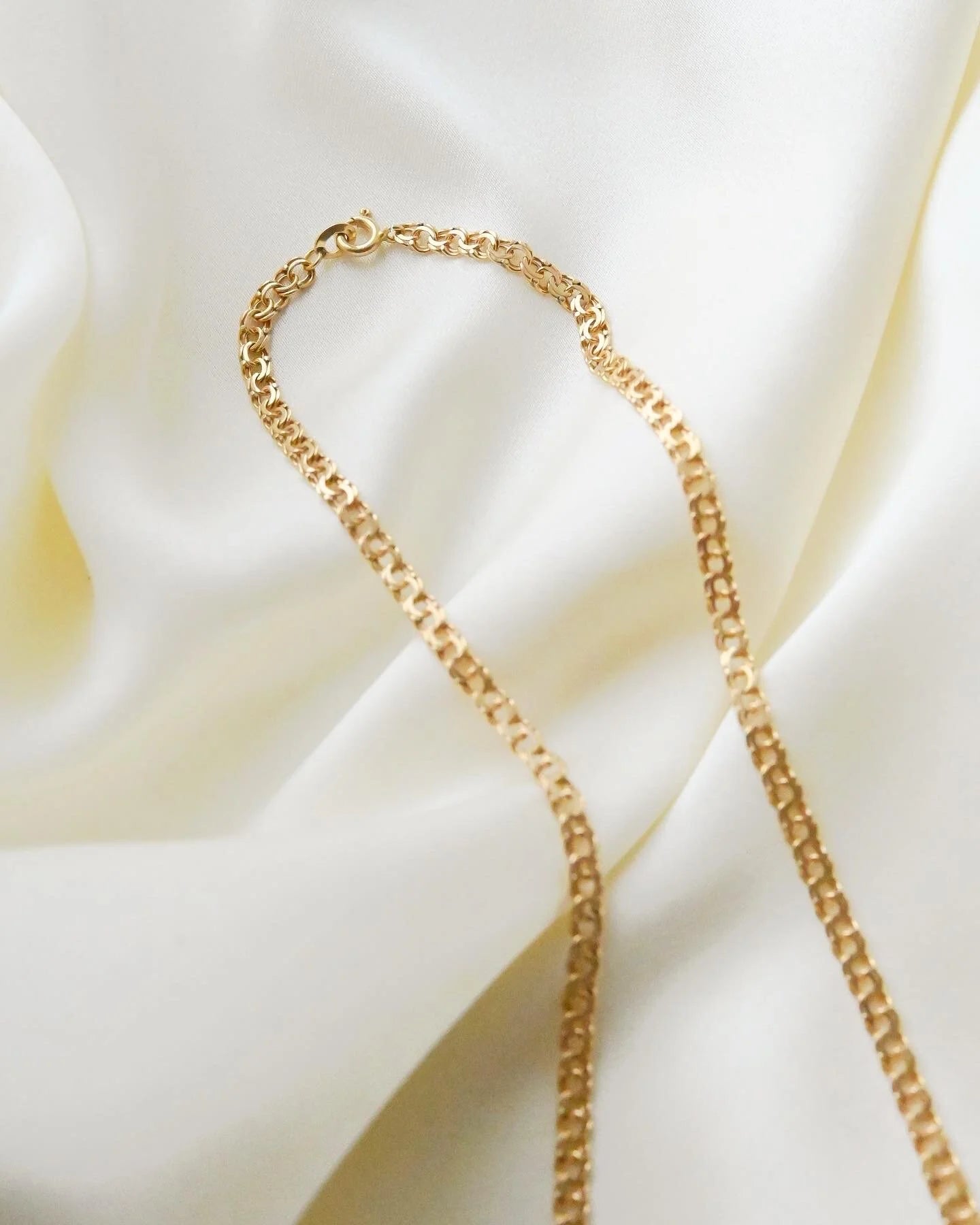 Beautiful Perfect Bismarck Necklace 18K Gold 1950