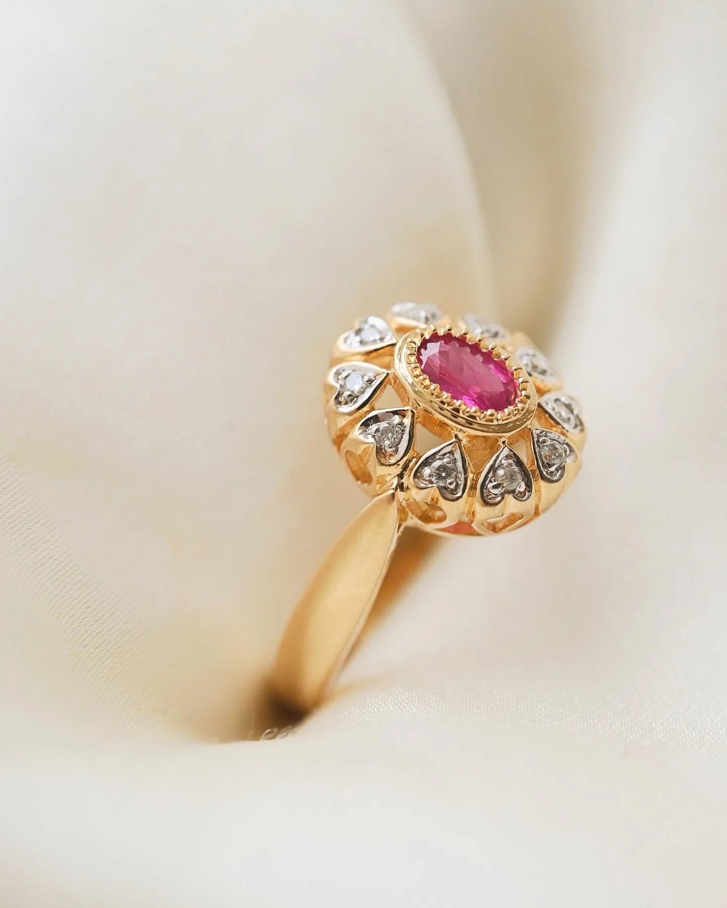 Vintage Bubblegum Pink Ruby and Diamonds Heart Ring 18K Gold