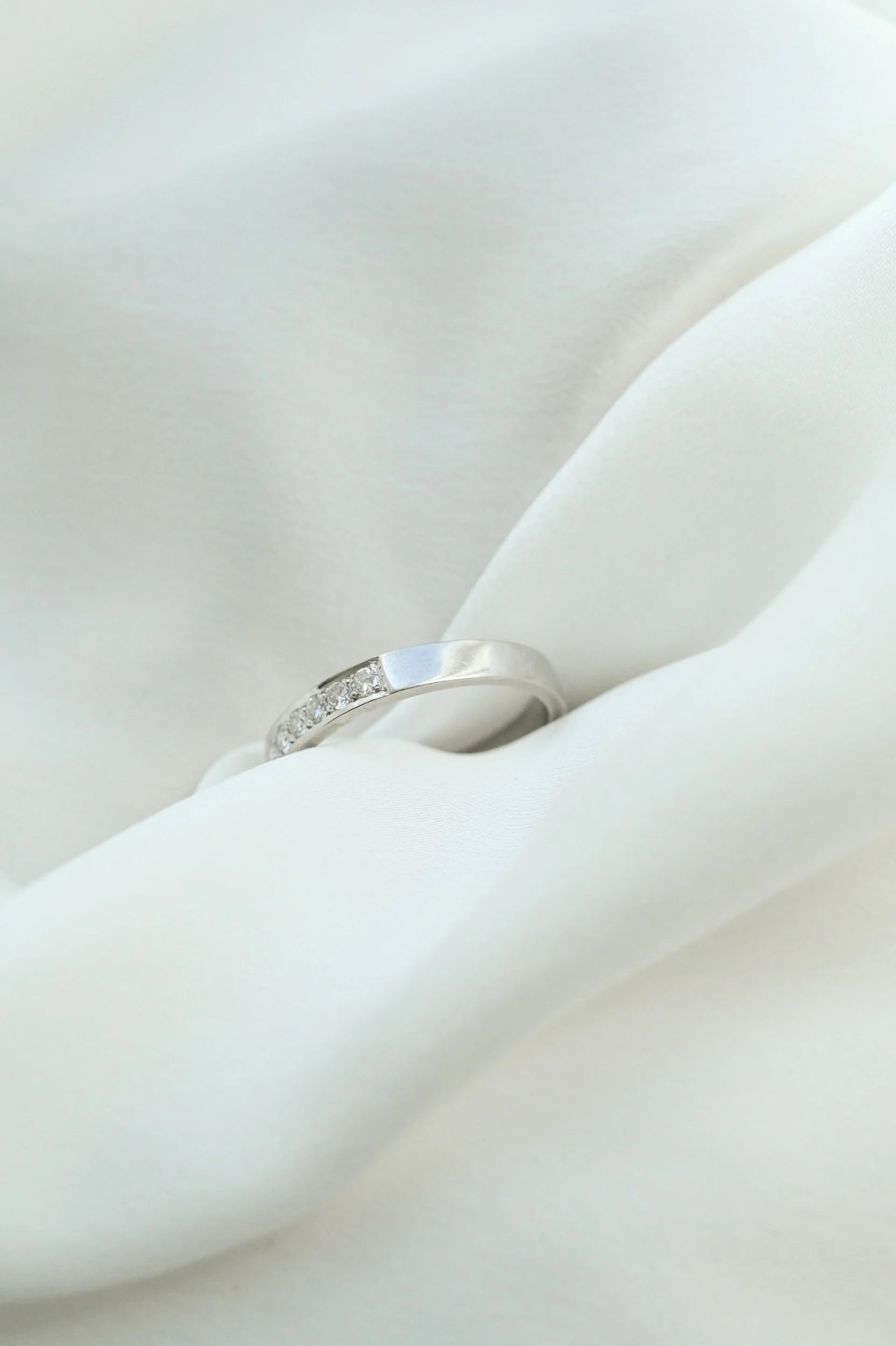 Beautiful 7 Stone Diamond Ring 18K White Gold