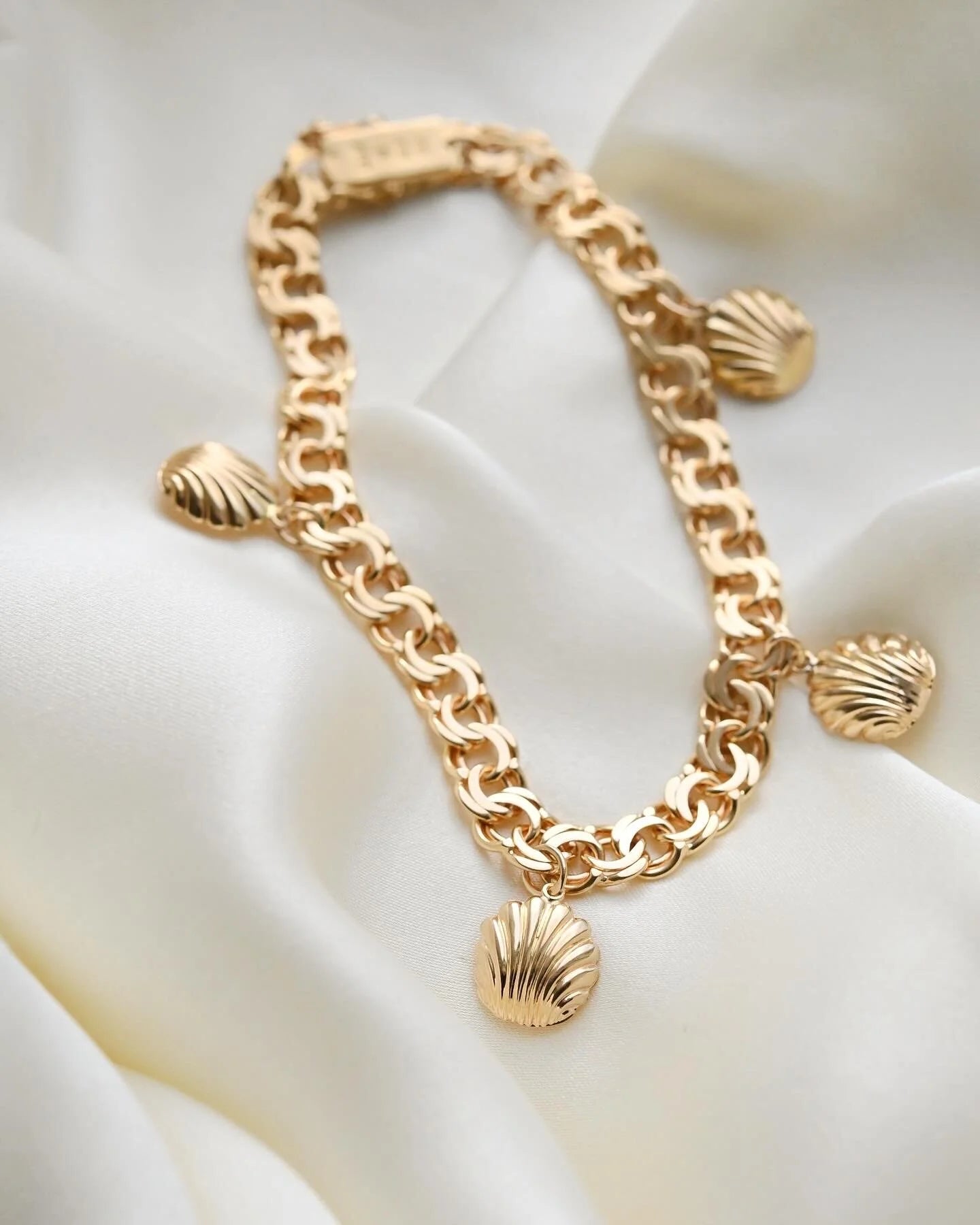7.75 Inches Sea Shell Pearl Charm Bracelet Vintage 18K Gold 1964 Sweden