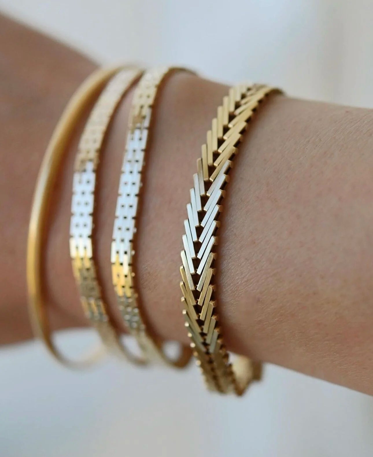 Most Asked About Vintage Styles 14-18K Gold Bracelets Mid Century
