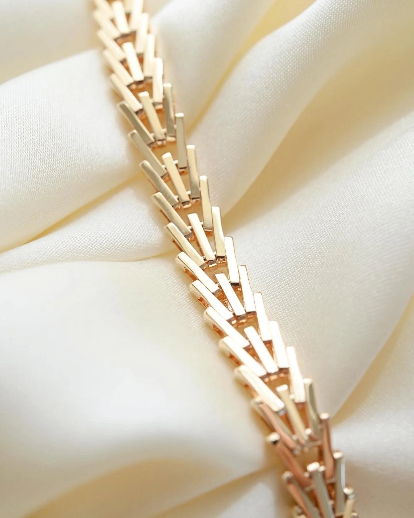 Special Release! (Number 7) Unique Variation Geneva Link Bracelet 14K Gold 1960