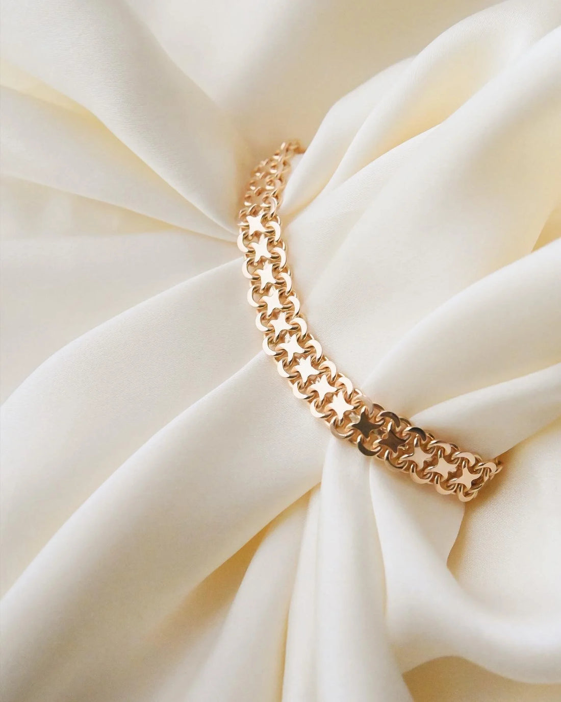 The Most Beautiful Heavy 25.5 Grams Swedish Vintage Capricorn Link Bracelet 18K Gold 1960s