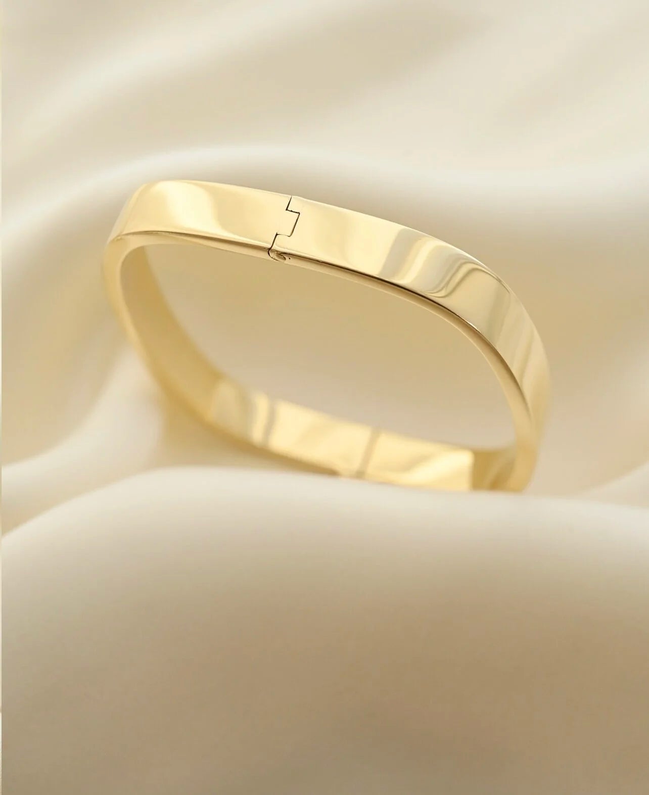 The Perfect Sculptural Square Shaped Vintage Bangle 18K Gold