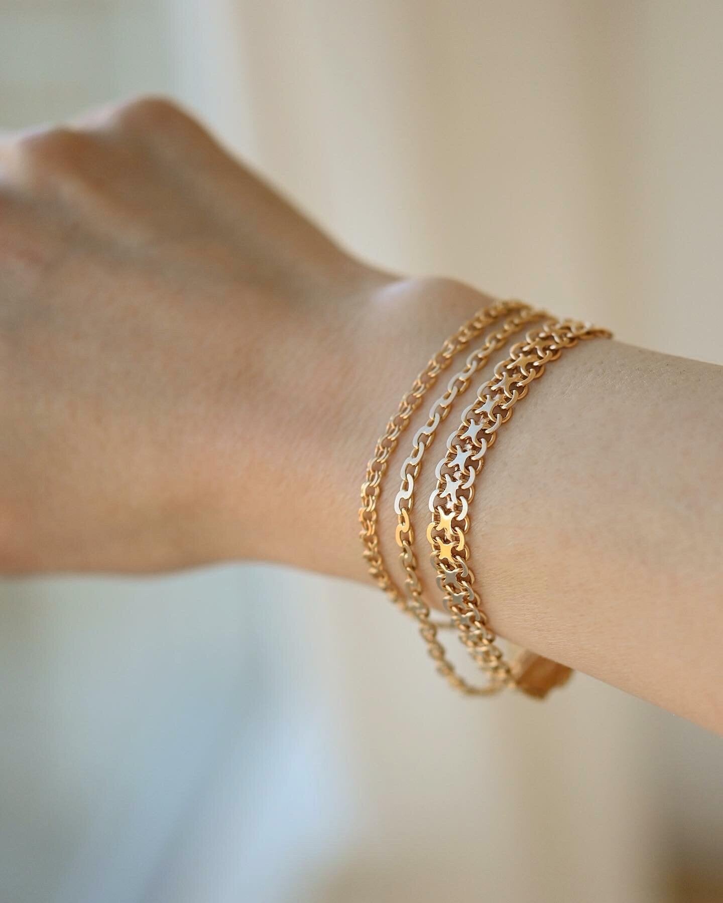 Glowing Vintage Baby Bismarck Bracelet 18K Gold