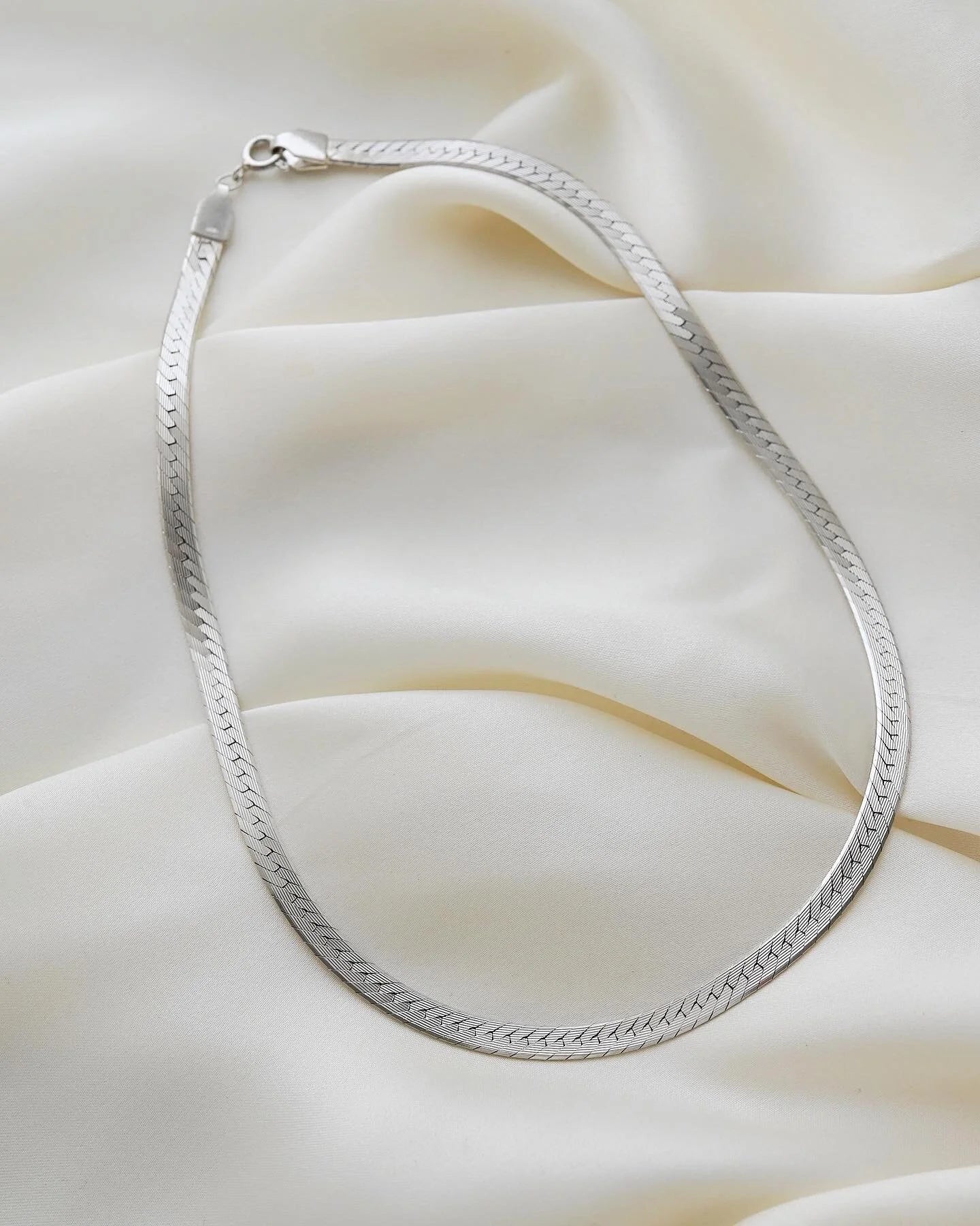 Shipping included! Beautiful Textured Herringbone Necklace Sterling Silver