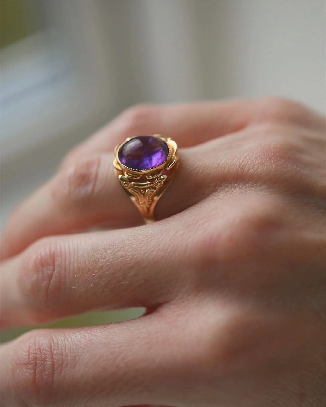 Extraordinary Antique Amethyst Cabochon Ring 18K Gold 1928
