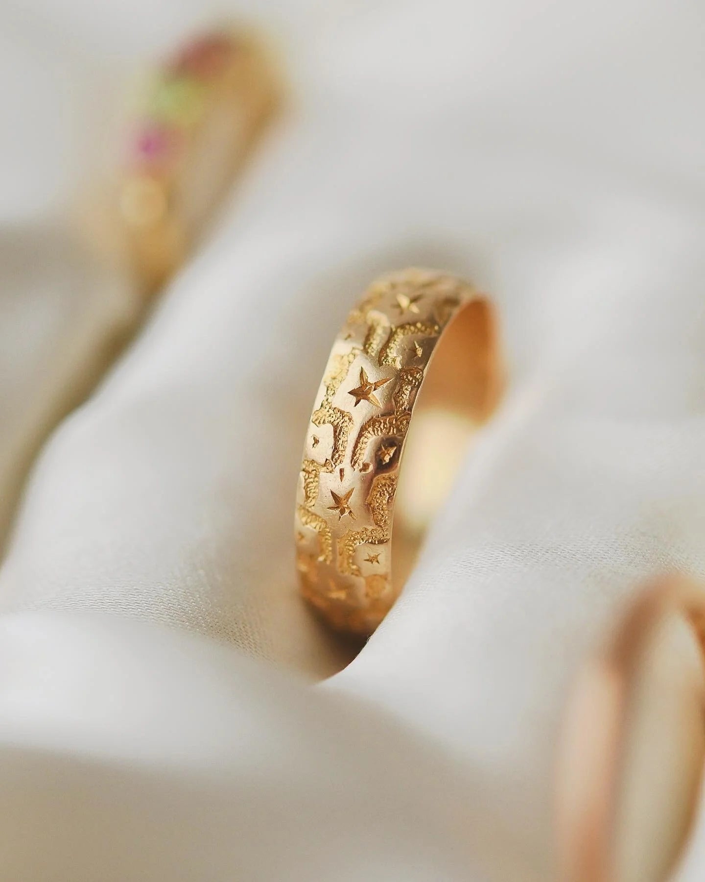 Beautiful Edwardian Wedding Band 18K Gold 1900