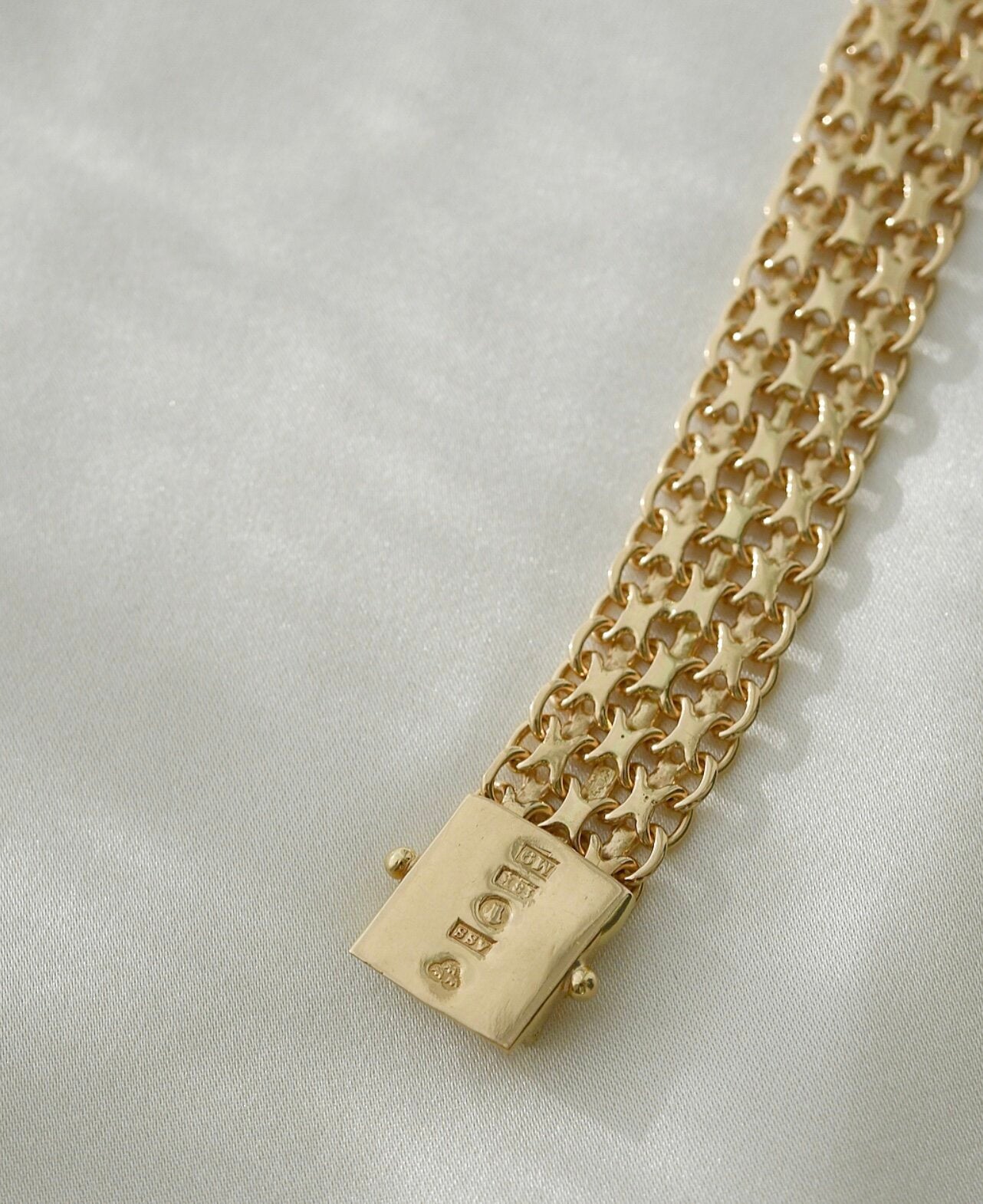 Glowing Swedish X Link Bracelet 18K Gold 1962