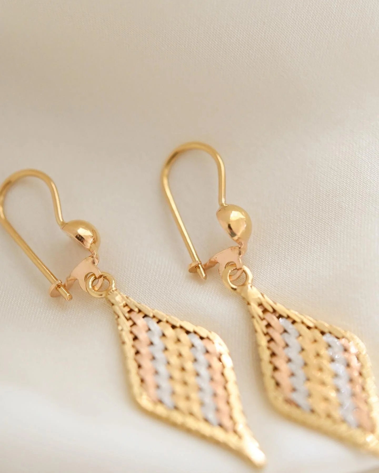 Sexy Dangling Earrings 18K Tri Color Gold 1970