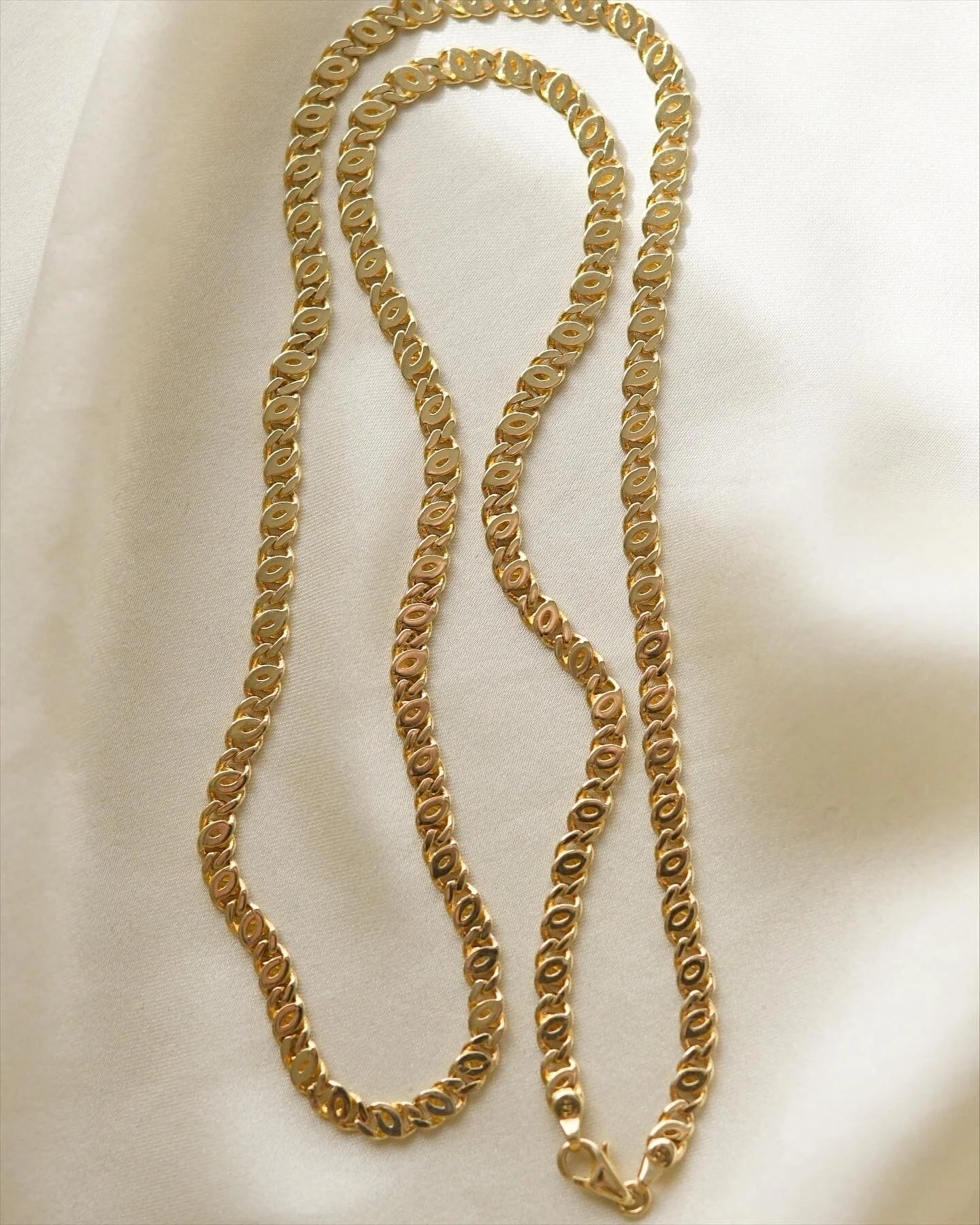 Beautiful Vintage Curb Link with a Twist 14K Gold
