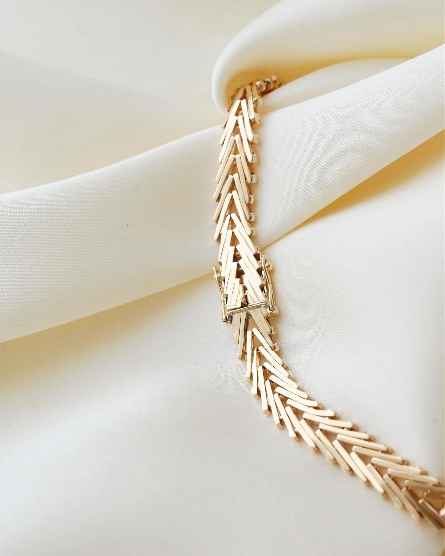 Gorgeous Magical Geneva Link Bracelet 14K Gold 1962