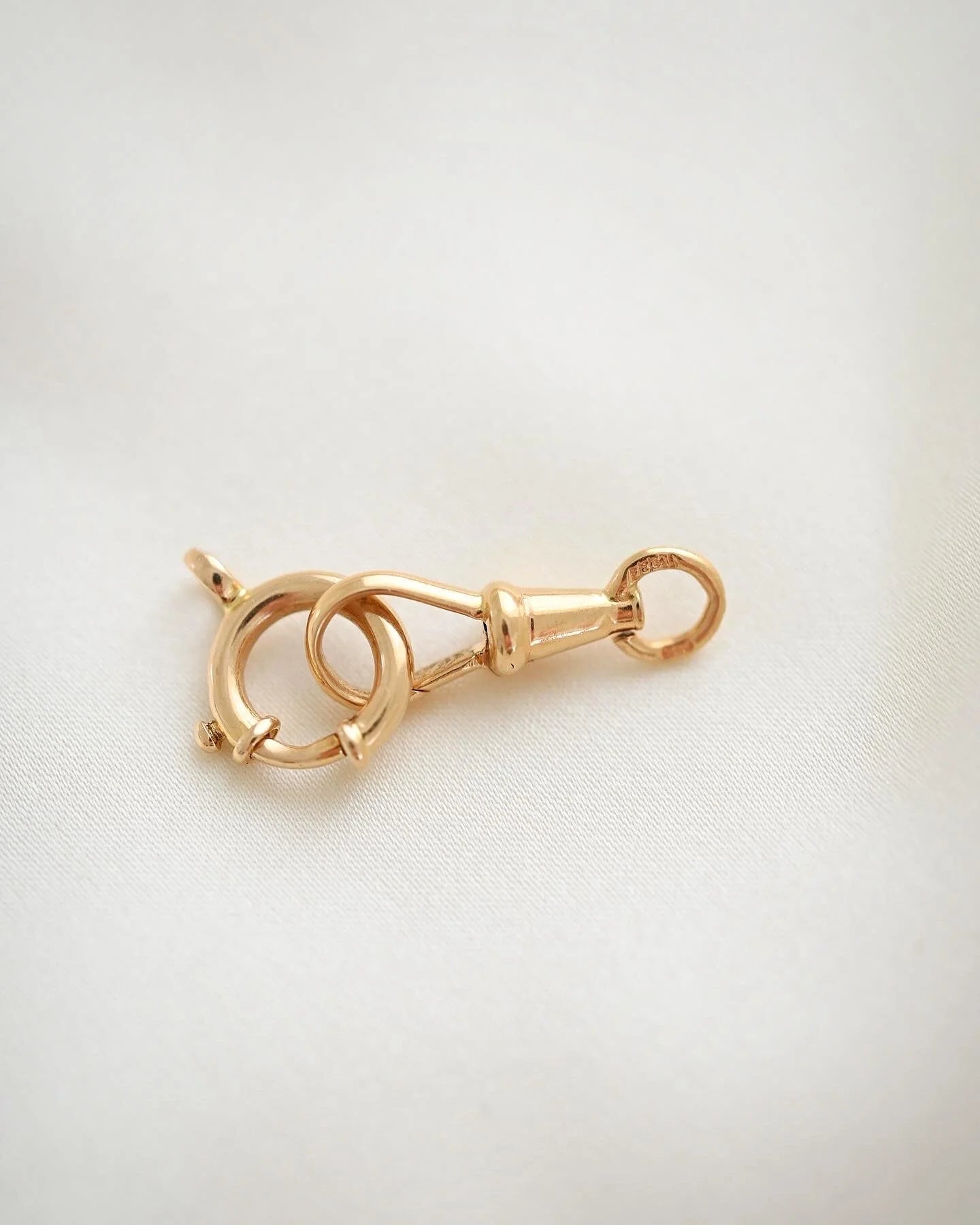 Set of an Antique Dog clip and Loop Claps 18K Gold Beg 1900s