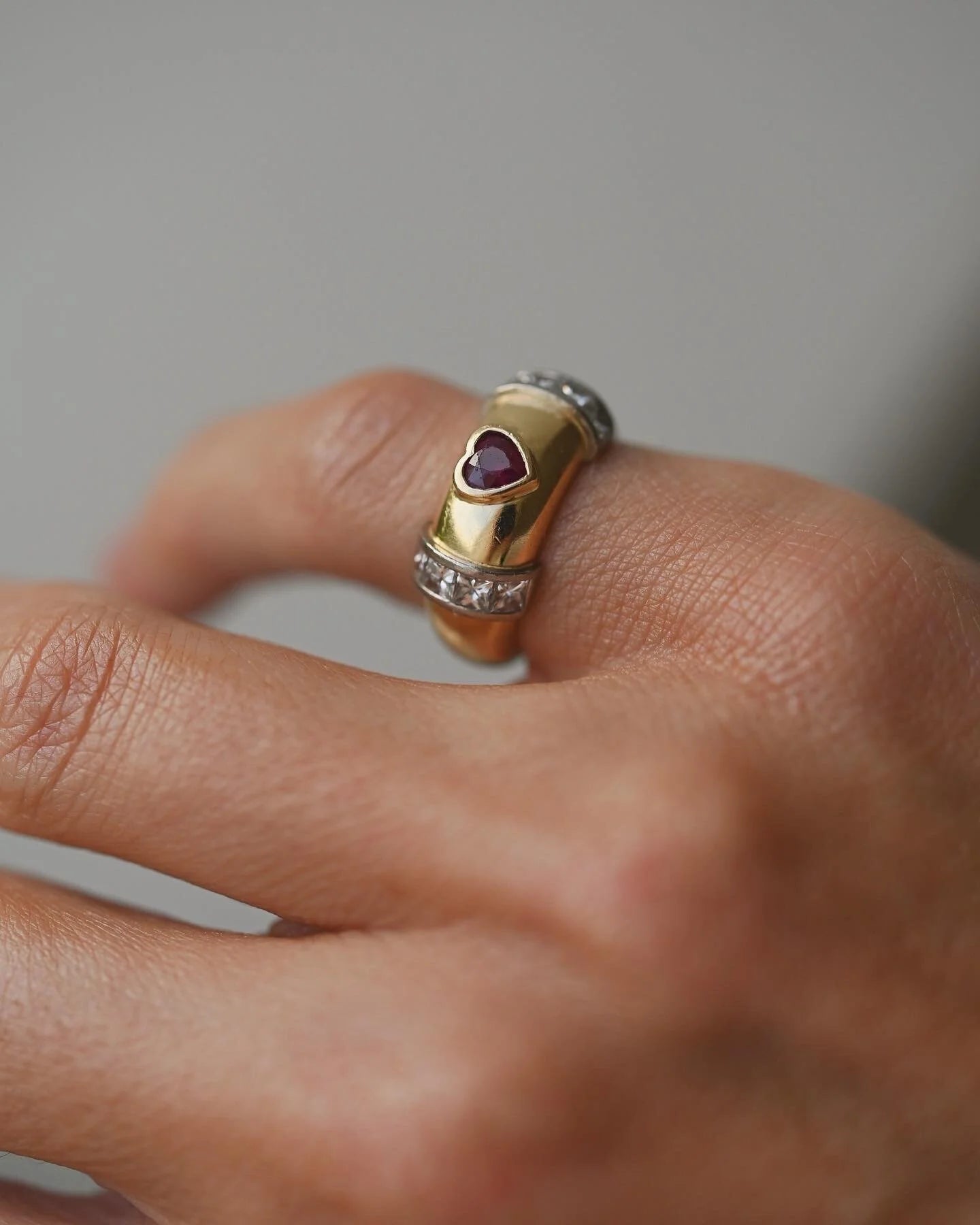 Rare Swedish Vintage Ring Princess Cut Diamonds and Heart Sapphire 18K Gold