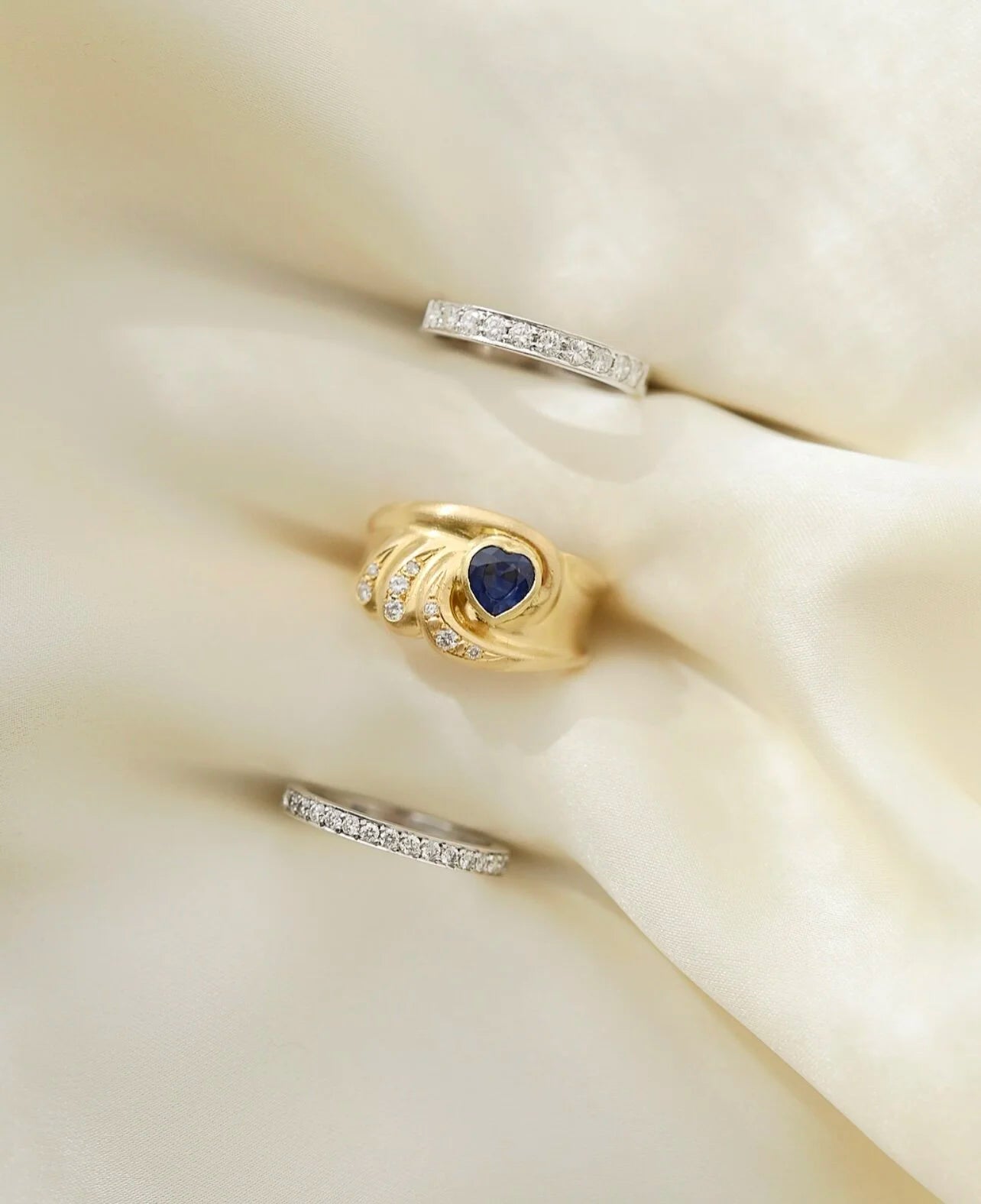Vintage Sapphire Heart Diamond 18K Hold 1970s