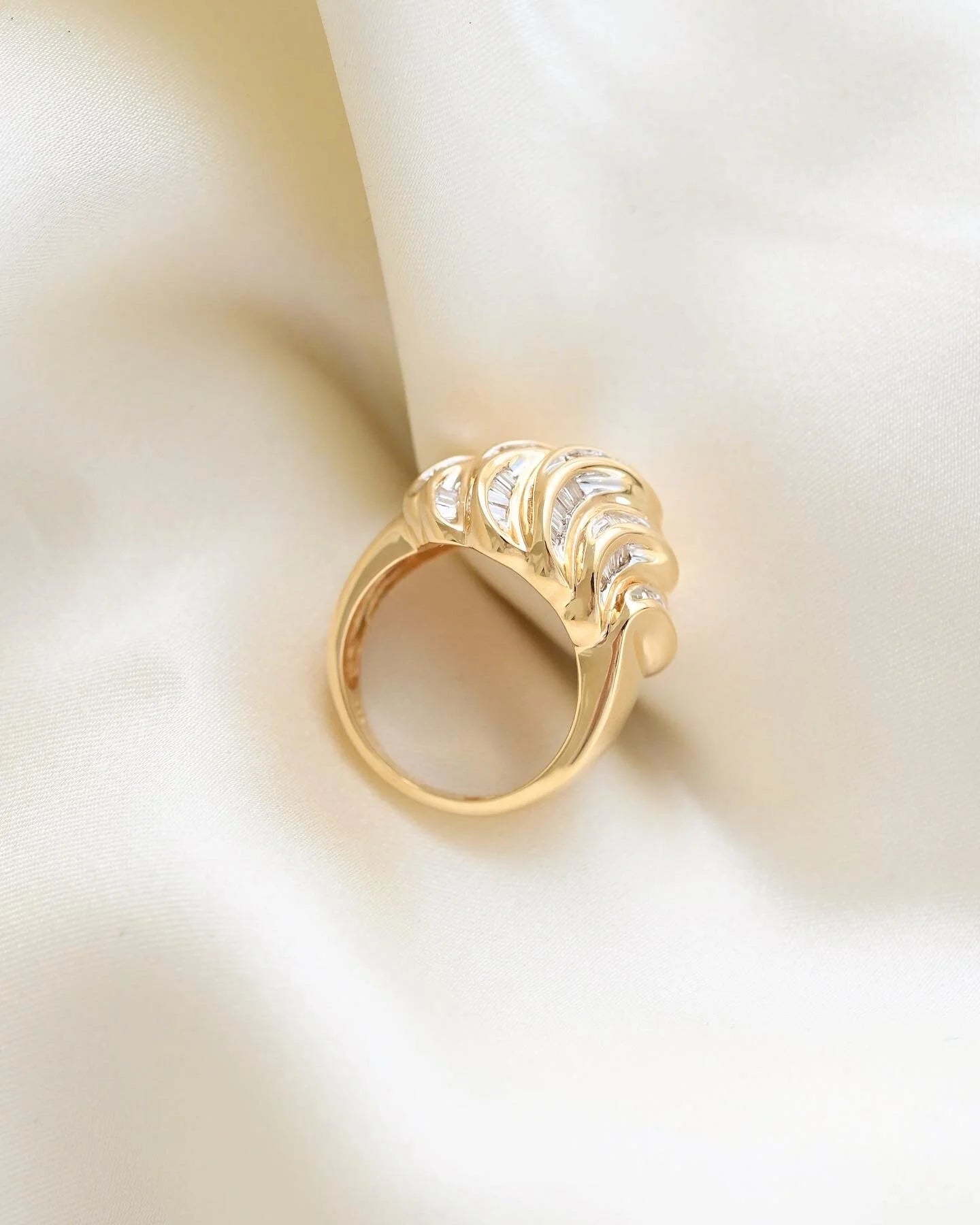 Big Bold Italian Diamond Bomb Ring Baguette Cut Diamonds 18K Gold 1980