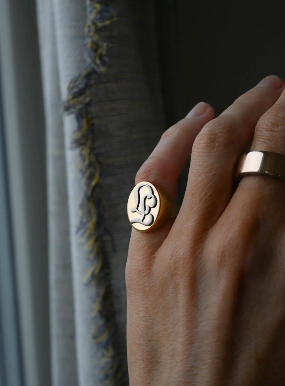 Sublime Antique Signet Pinky Ring FJ / TJ / LE Sweden 1900 23K Gold