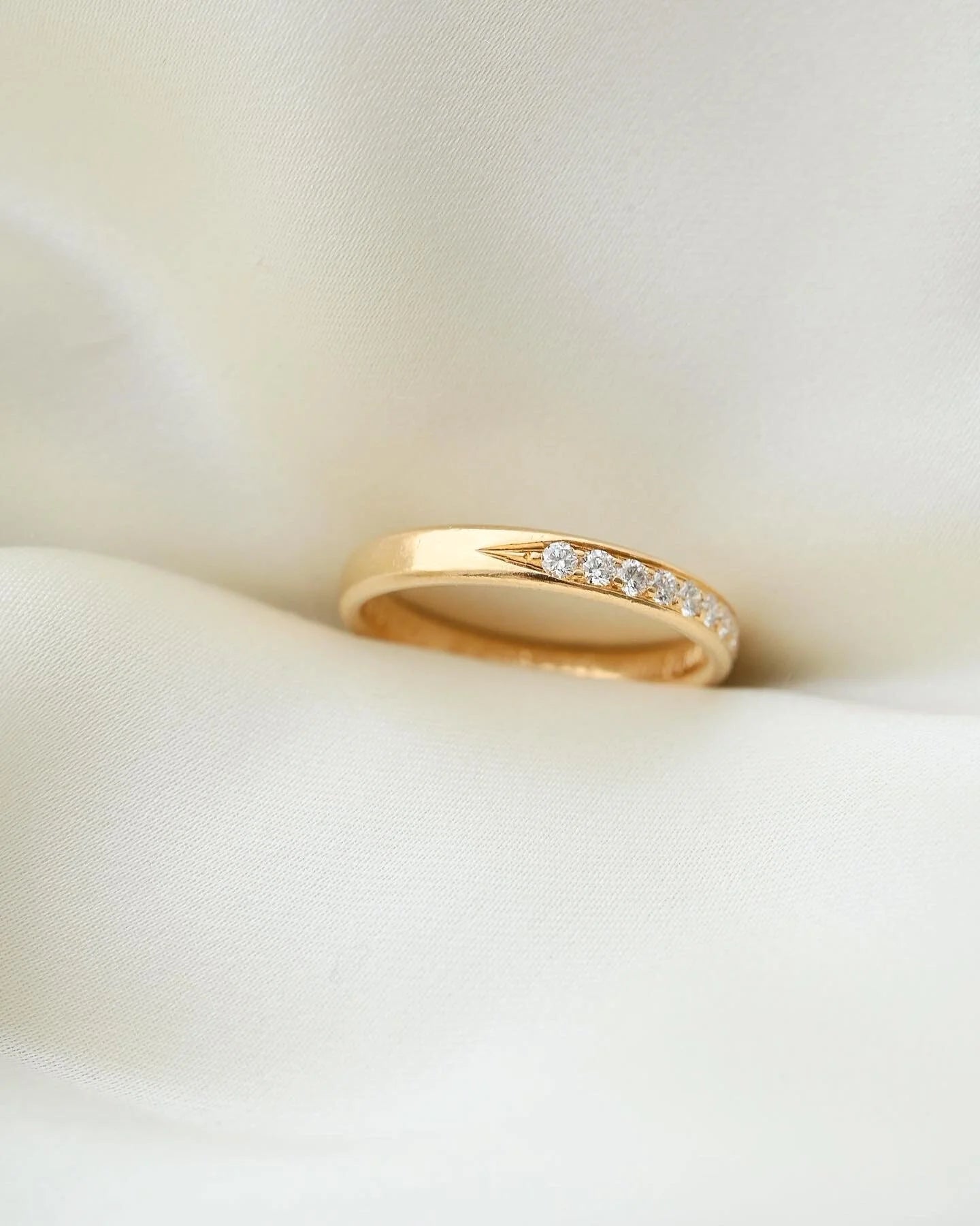 The Perfect Five Stone Diamond Band 18K Solid Gold 1973