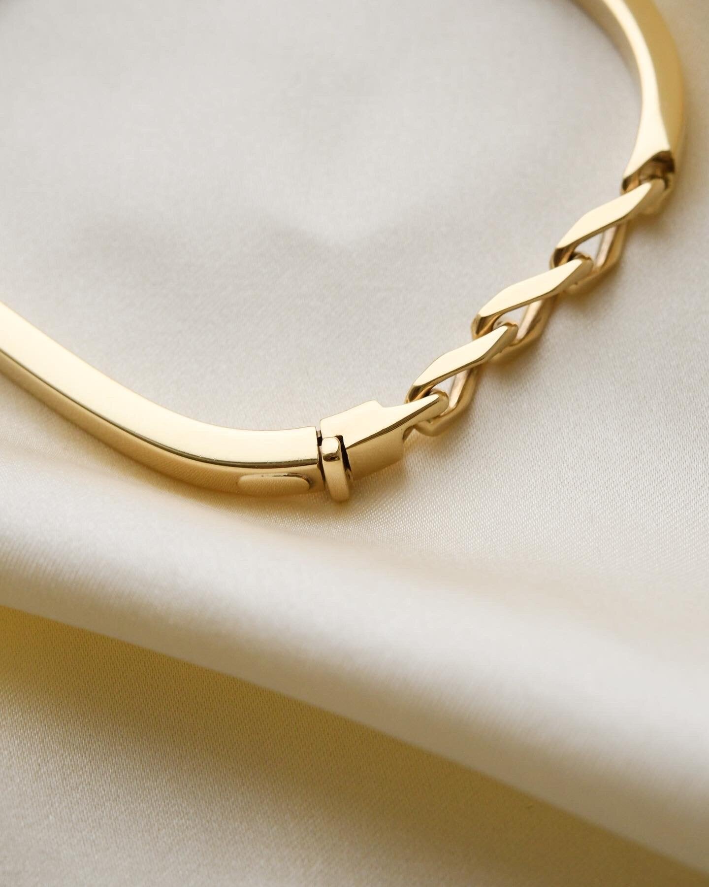 Fantastic Linked Vintage Bangle Bracelet 18K Gold