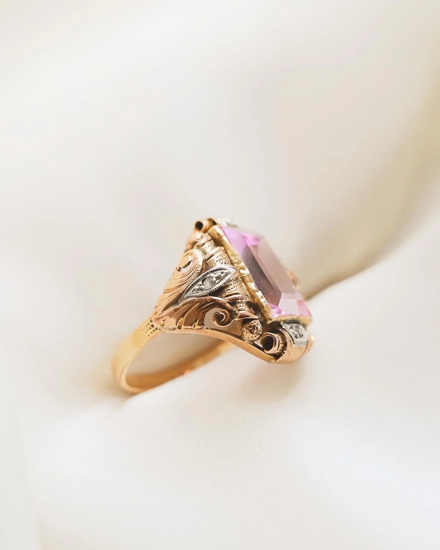 Antique Bubblegum Pink Sapphire Ring 18K Gold 1930s