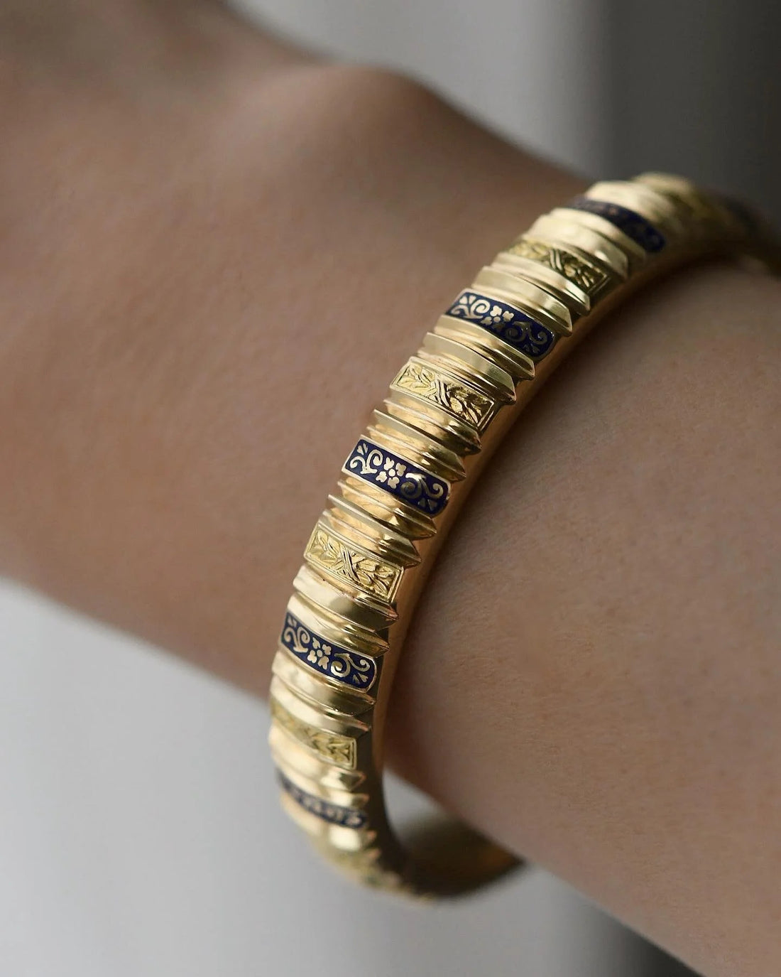 Extraordinary Vintage Enamel Bangle w Engravings 14K Gold