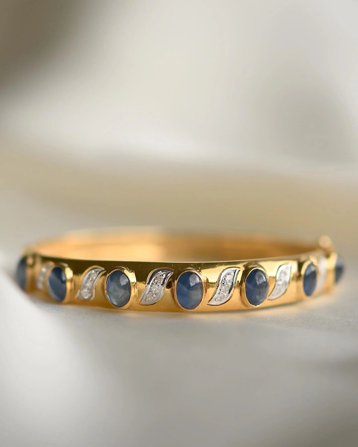 Magical Sapphire Cabochon Bracelet 14K Gold 1980s