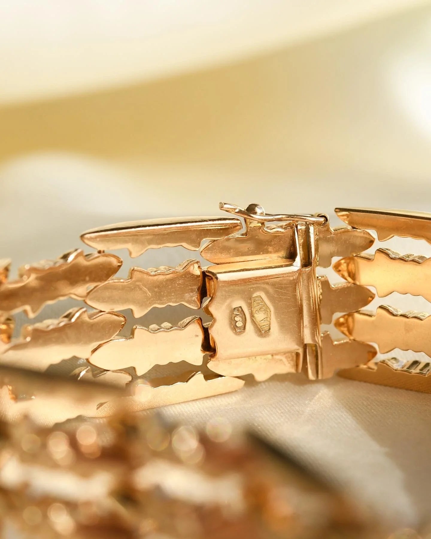 Amazing Italian Vintage Bracelet 18K Gold 1960s
