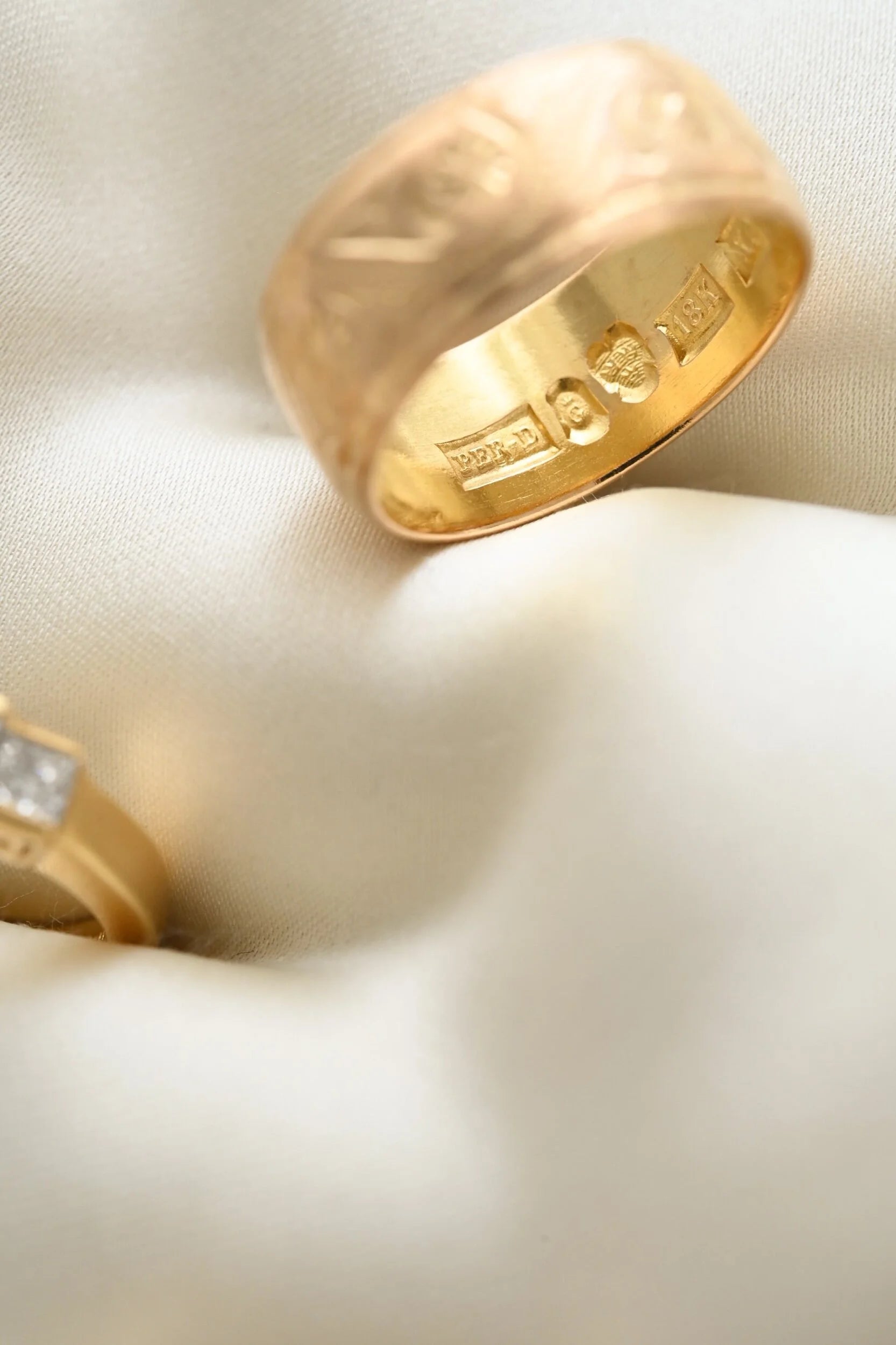 Soft Brushed 7.6 Grams Engraved Heavy Band 18K Gold 1948