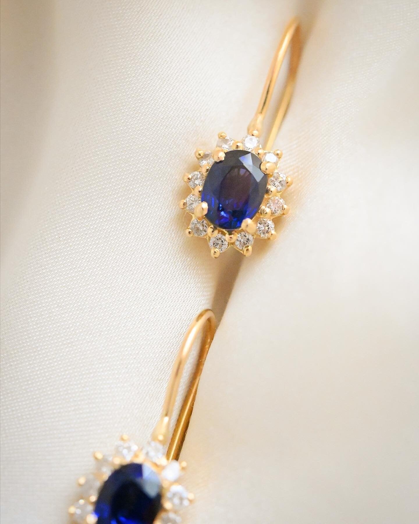 Timeless Diamond x Sapphire Cluster Danglers 18K Gold 1980s