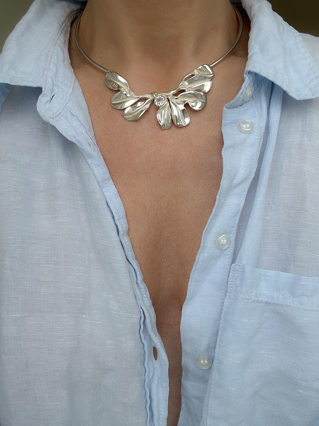 Stunning Vintage Silver Leaf Neck Ring with Crystal Quartz