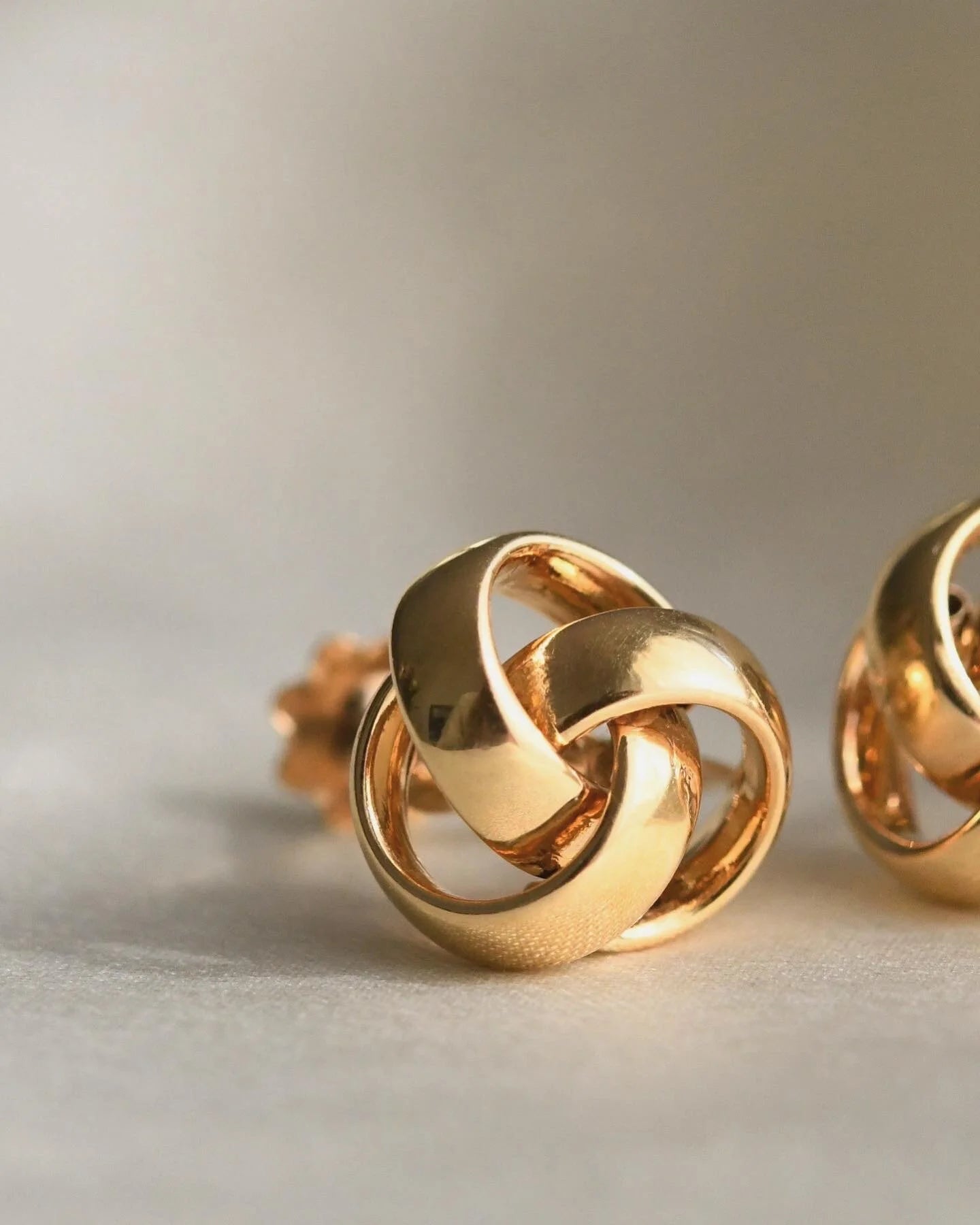 Beautiful Mid Century Knot Earrings 18K Gold
